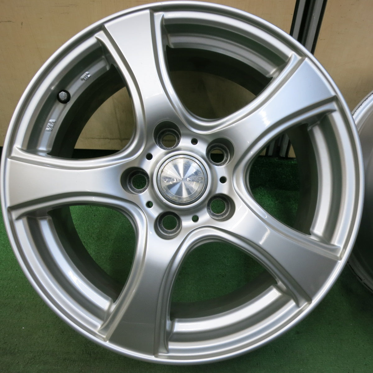 [送料無料] キレイ★VIOLENTO IS ホイール 16インチ ヴィオレント 16×6.5J PCD114.3/5H★5021405SYホ