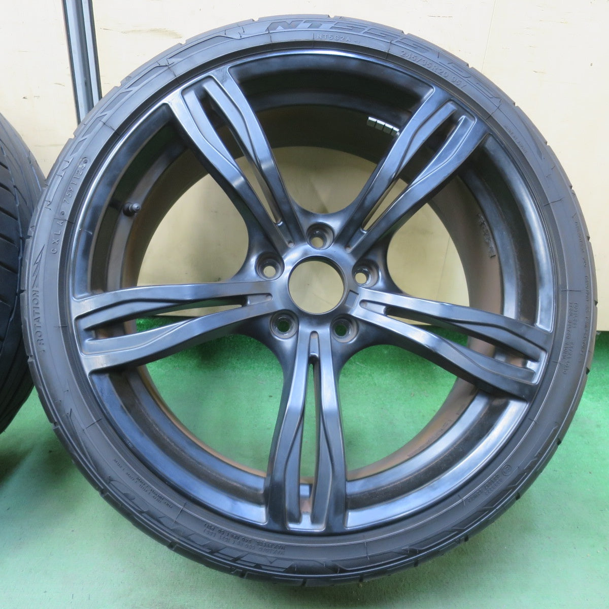 4本価格！24年★BMW 等 245/35R20 ニットー NT555 G2 社外 アルミ 20インチ PCD120/5H★6051401イノ