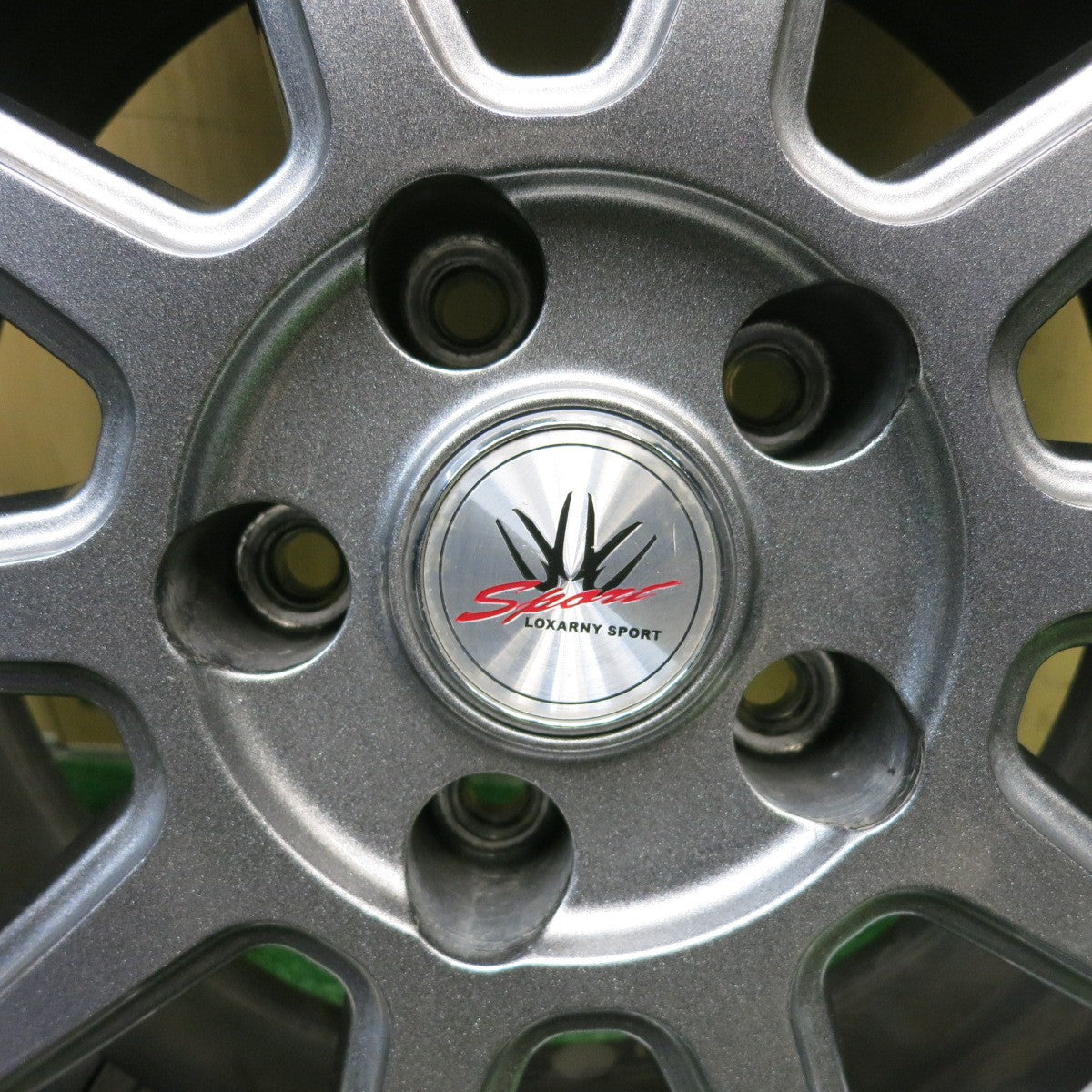 バリ溝！22年！9.5分★LOXARNY SPORT 205/60R16 スタッドレス グッドイヤー アイスナビ7 ロクサーニ スポーツ 16インチ PCD114.3/5H★6011108HAス