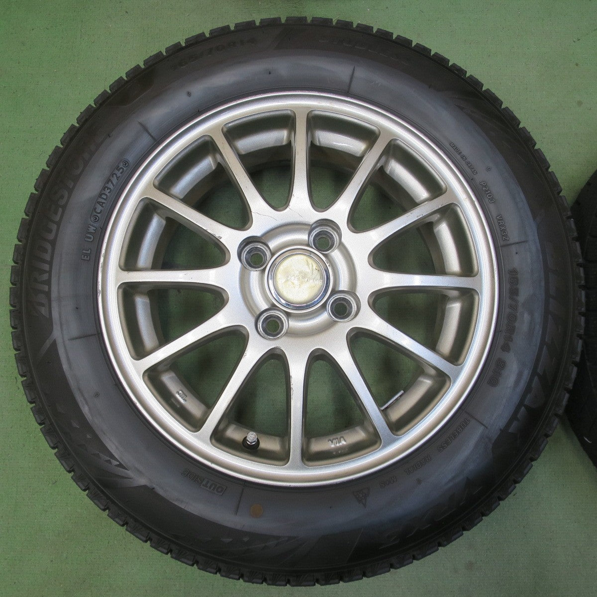 バリ溝！25年！キレイ！ほぼ10分◎スタッドレス 165/70R14 ブリヂストン ブリザック VRX3 ECO FORME エコフォルム 14インチ PCD100/4H◎6092404イス