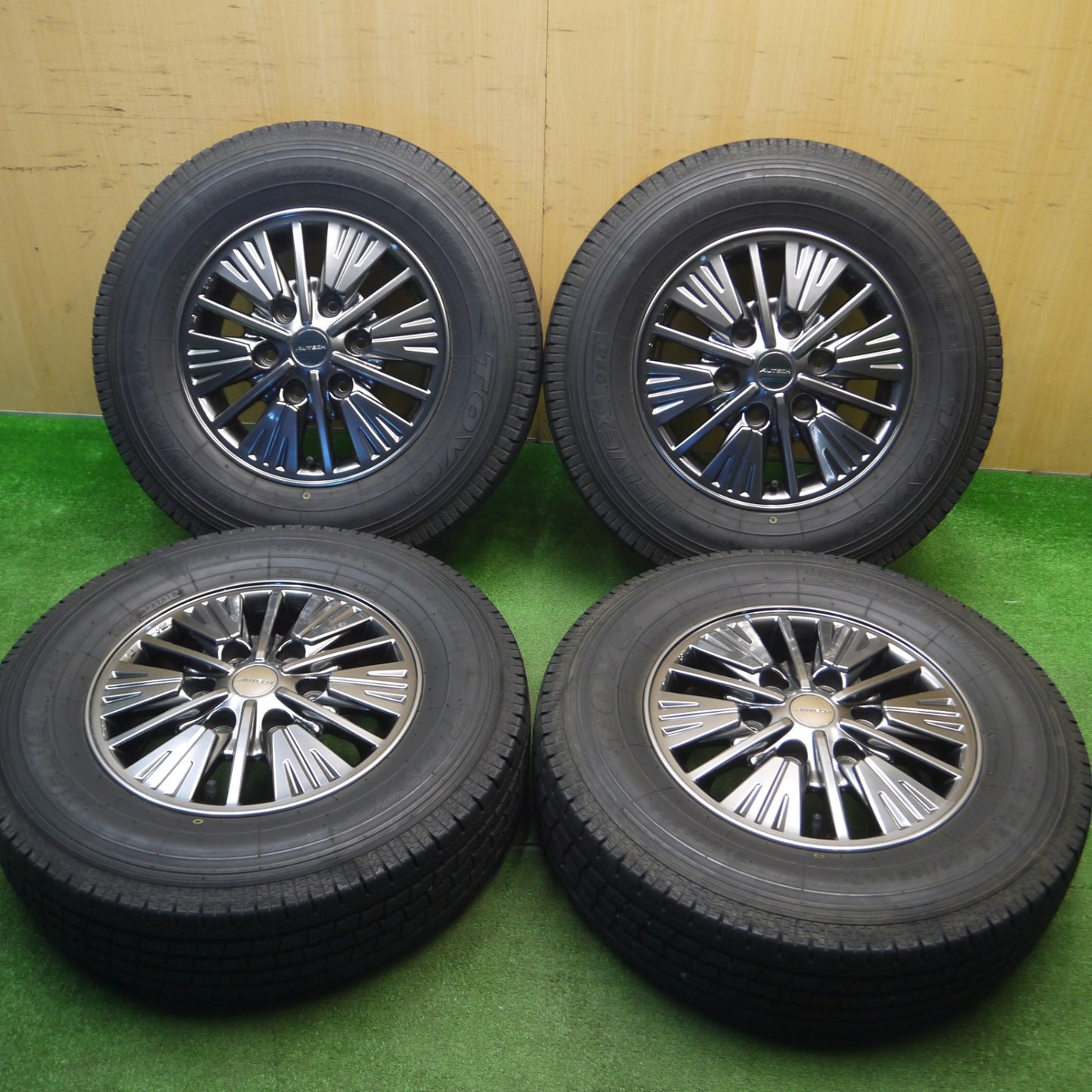 [送料無料] バリ溝！キレイ！9.5分★日産 キャラバン ライダー 純正 AUTECH 195/80R15 スタッドレス トーヨー デルベックス 934 オーテック 15インチ PCD139.7/6H★5011711Hス