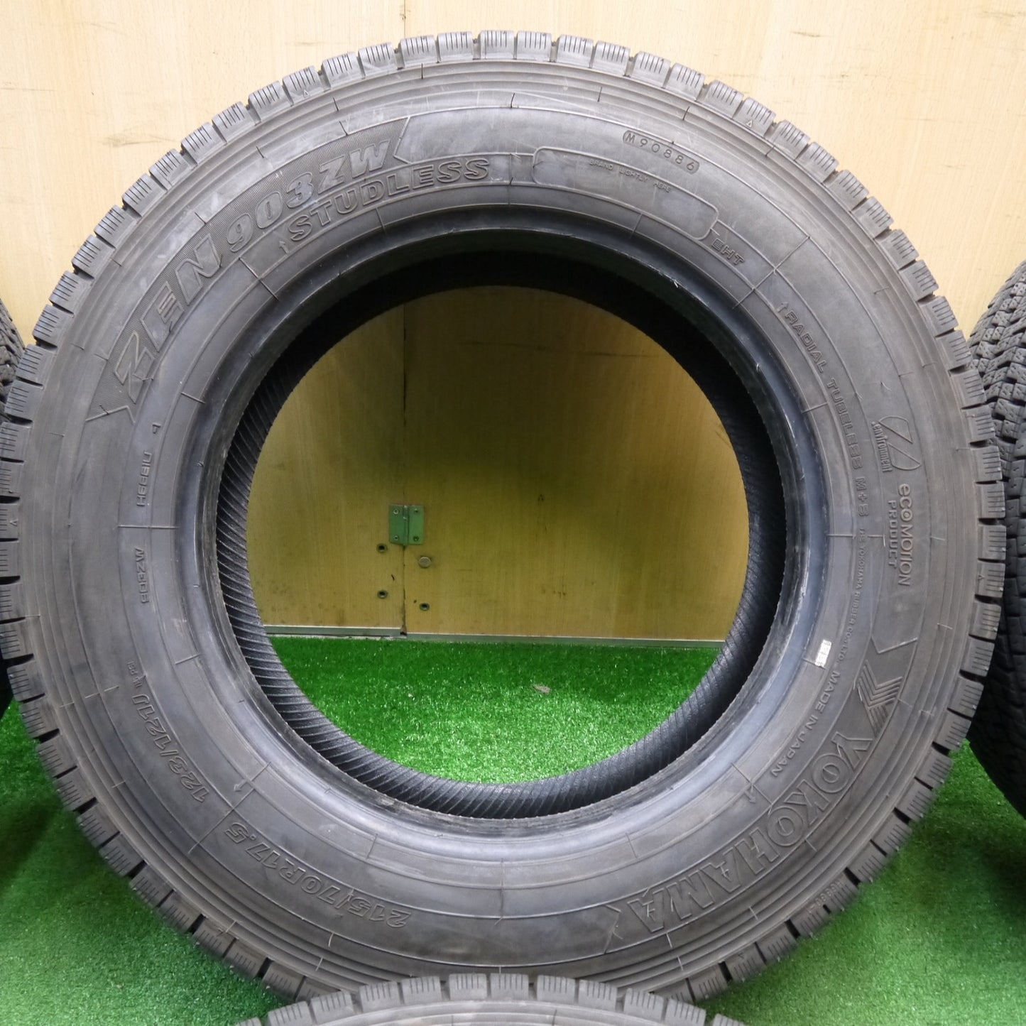 バリ溝！9分！6本★トラック タイヤ 215/70R17.5 123/121J スタッドレス ヨコハマ ZEN 903ZW 17.5インチ★5111403KKスタ