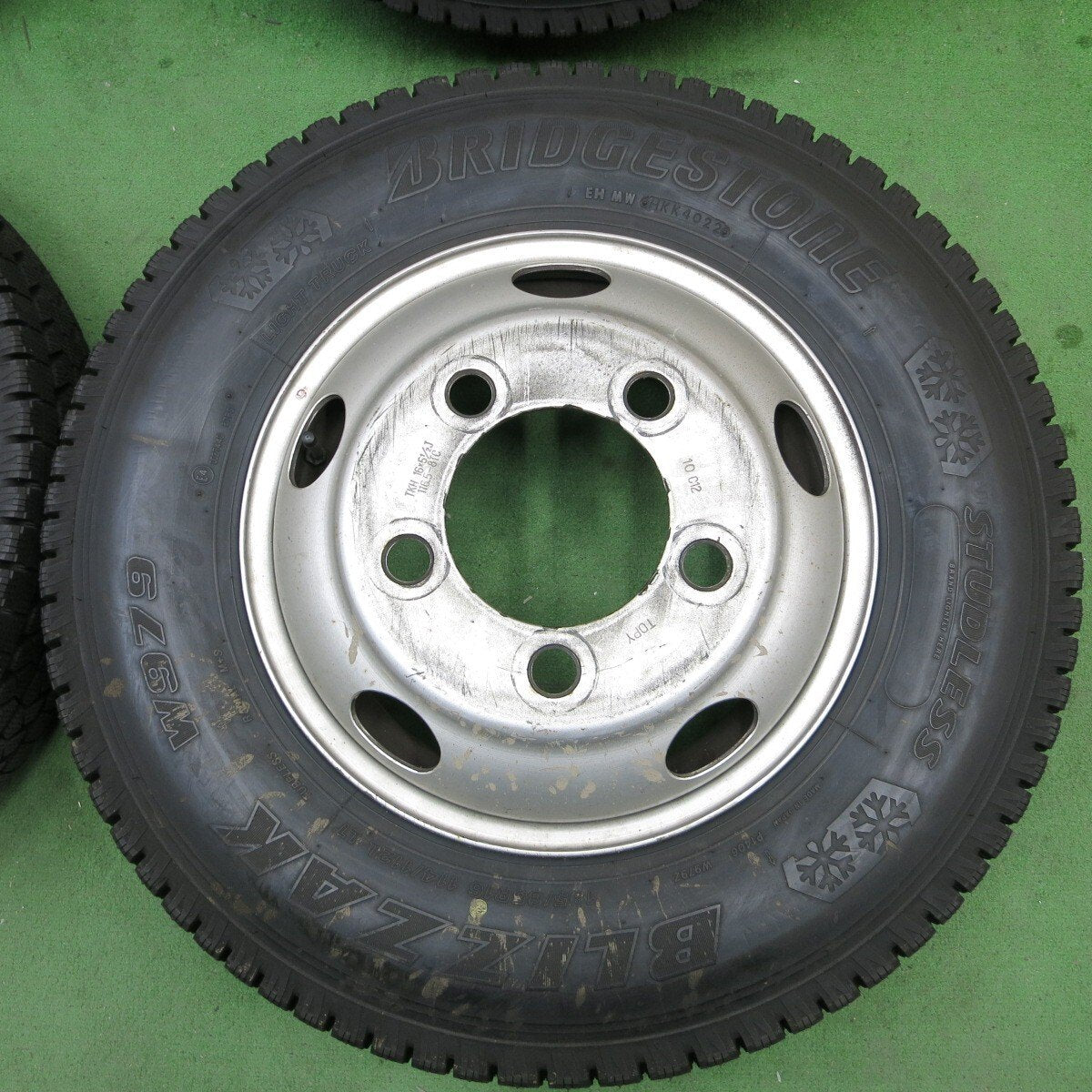バリ溝！22年！9.5分以上★トラック タイヤ 195/85R16 114/112L スタッドレス ブリヂストン ブリザック W979 TOPY スチール 116.5-8TC PCD203.2/5H★5021906ナス
