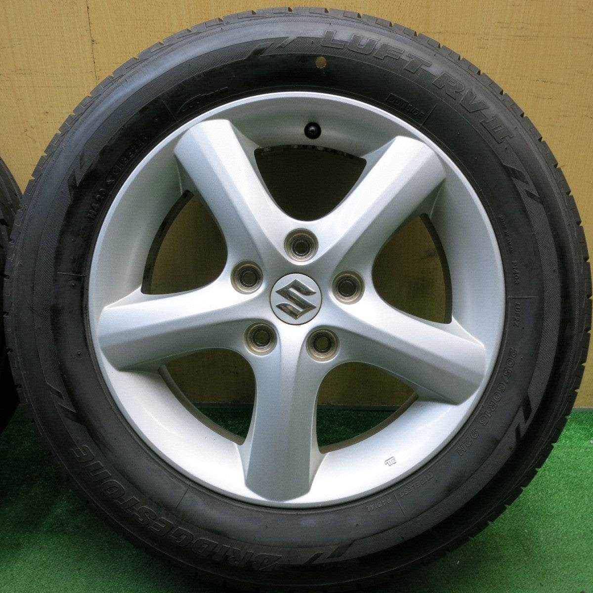 バリ溝！24年！キレイ！9.5分★スズキ SX4 純正 205/60R16 ブリヂストン LUFT RV2 16インチ PCD114.3/5H★5061601AKノ