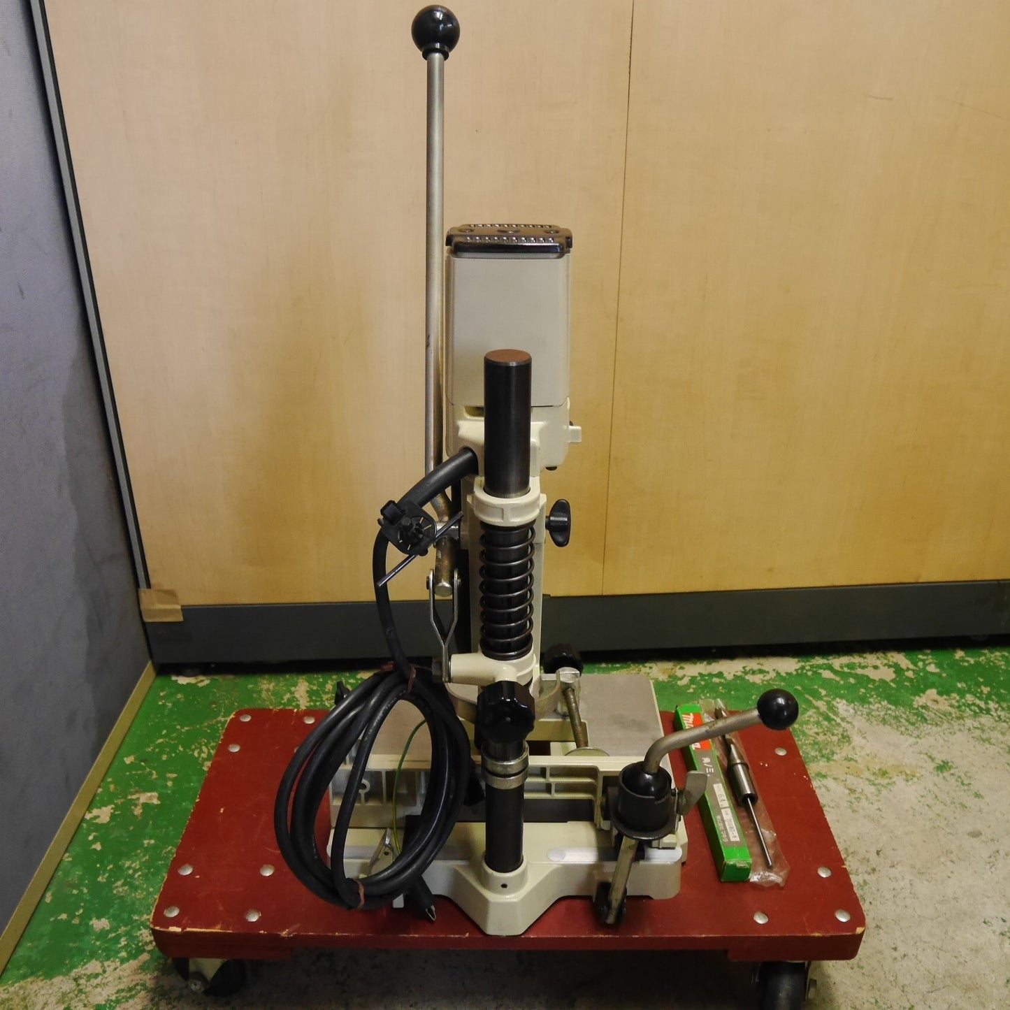 [送料無料] キレイ！刃1点付属付き☆マキタ 小型 カクノミ 7300S 電動 工具 角のみ 角ノミ 木工 加工 大工 100V makita☆