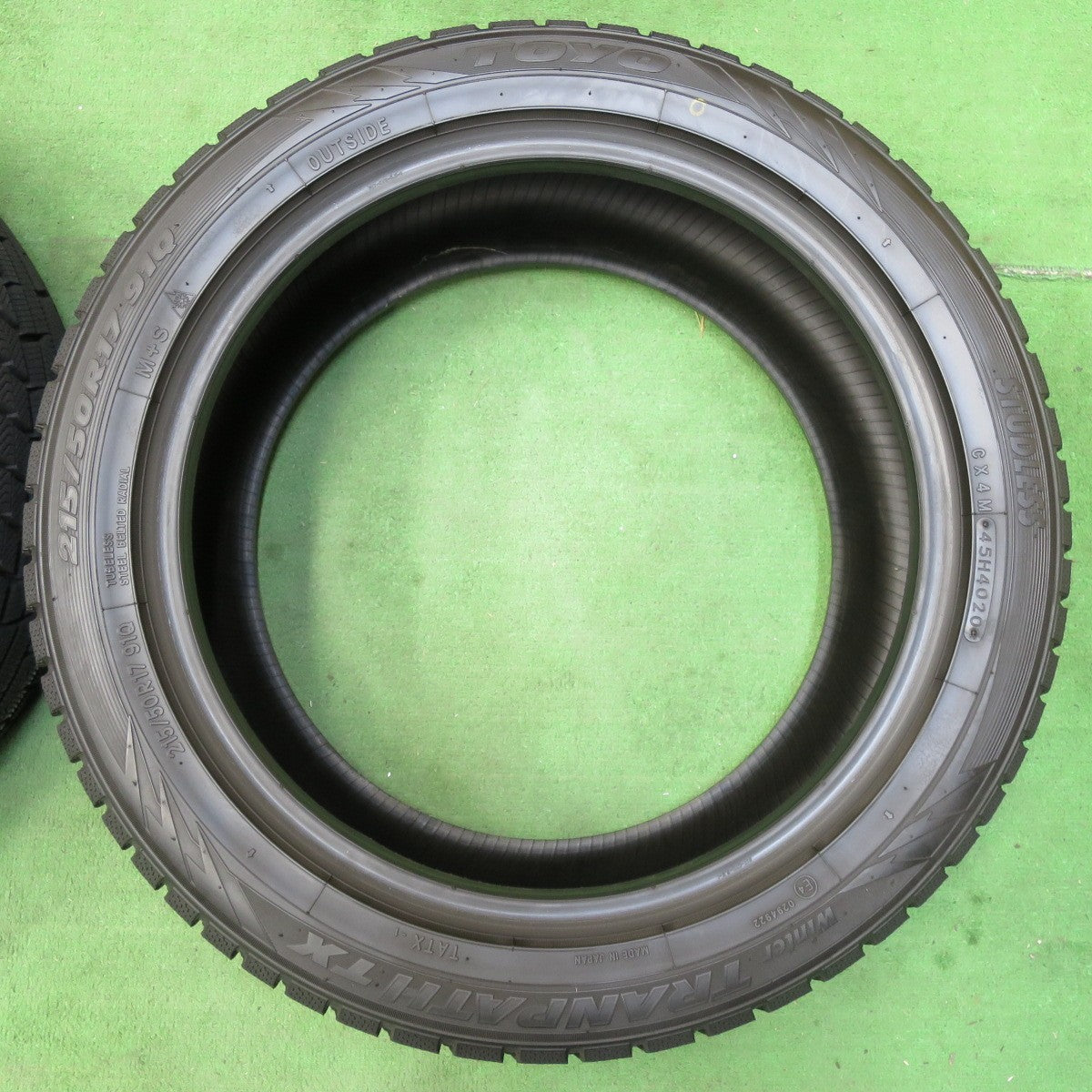 [送料無料] バリ溝！20年！9.5分以上★スタッドレス 215/50R17 トーヨー ウインター トランパス TX タイヤ 17インチ プリウスα ノア ヴォクシー等★4110501イスタ