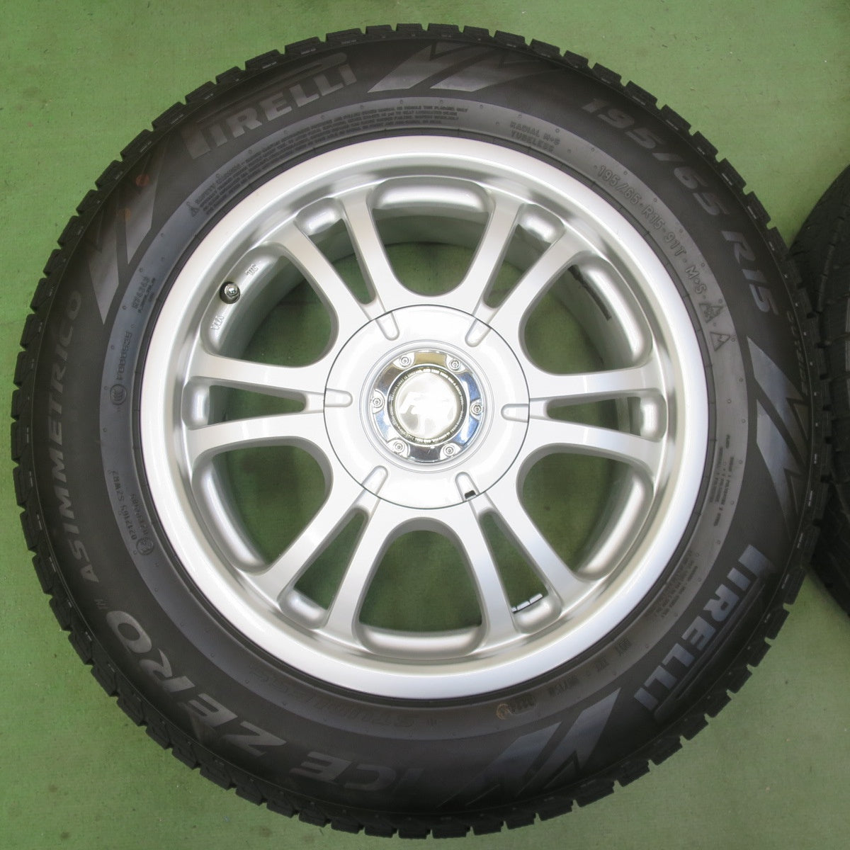 バリ溝！24年！キレイ！ほぼ10分★スタッドレス 195/65R15 ピレリ アイス ゼロ アシンメトリコ Fang KOSEI ファング コーセイ 15インチ PCD114.3/4H 5H マルチ★6060909イス