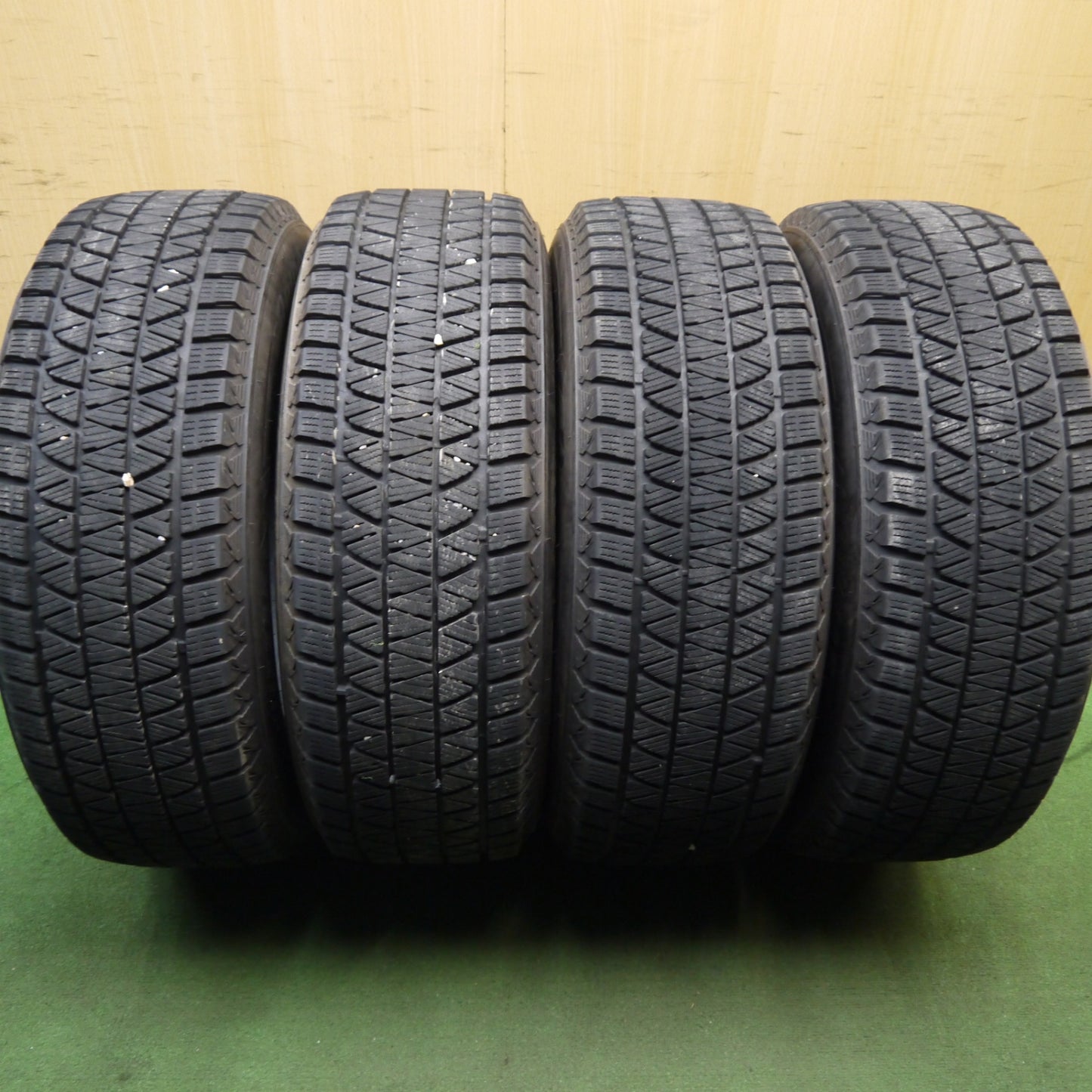 バリ溝！22年！8.5分★スタッドレス 235/65R17 ブリヂストン ブリザック DM-V3 タイヤ 17インチ ボルボ アウディ 等★5091001Hスタ