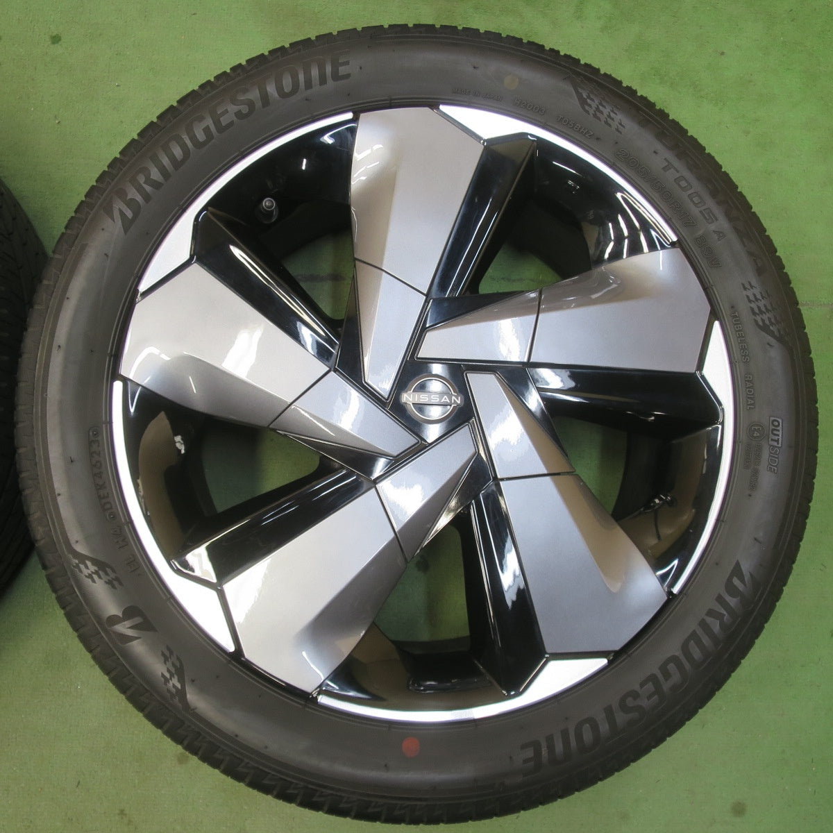 バリ溝！23年！キレイ！9.5分以上★日産 E13 ノート オーラ 純正 205/50R17 ブリヂストン トランザ T005A 17インチ PCD100/4H★6042704イノ