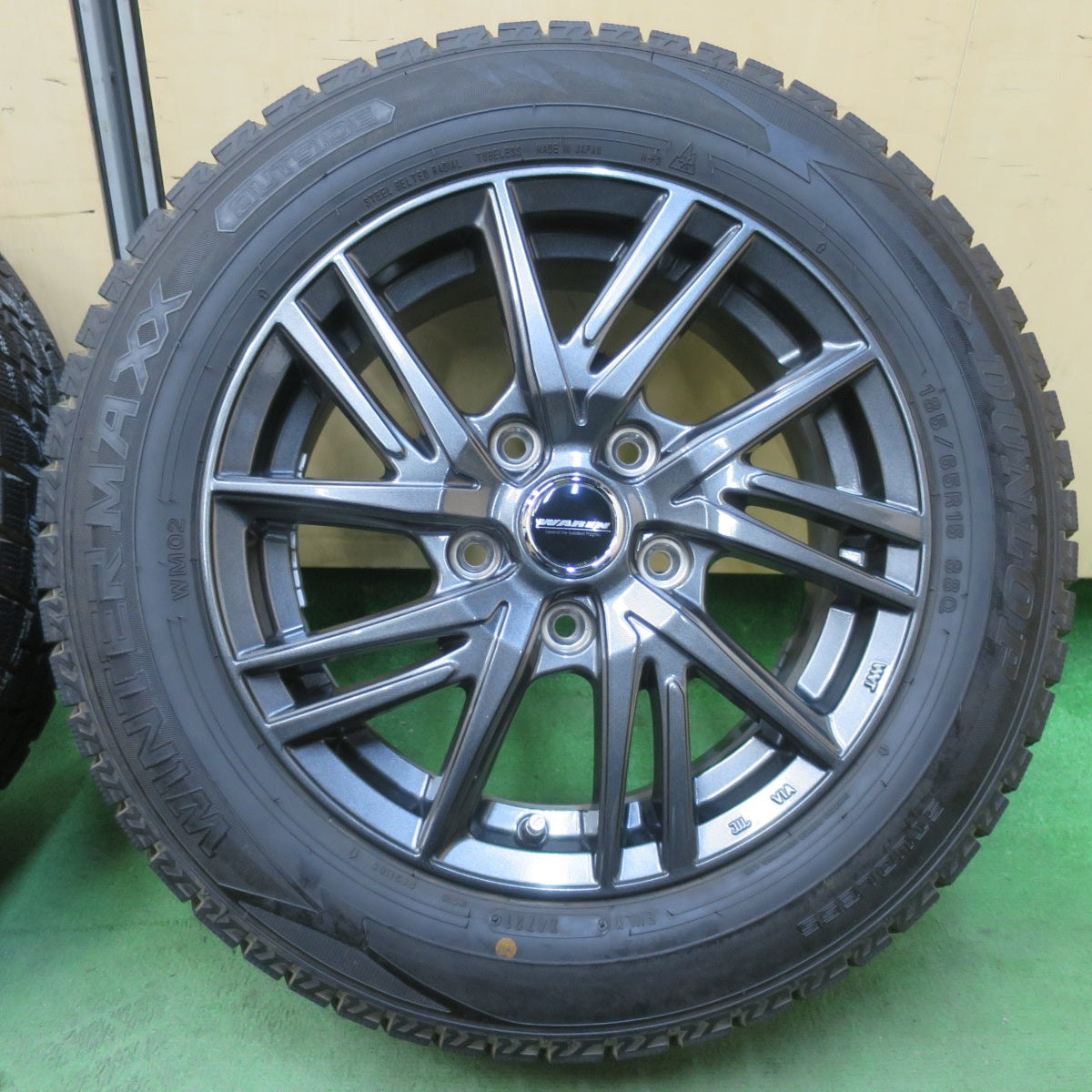 バリ溝！キレイ！9.5分★スタッドレス 185/65R15 ダンロップ ウインターマックス WM02 WAREN ヴァーレン 15インチ PCD114.3/5H★5123104イス