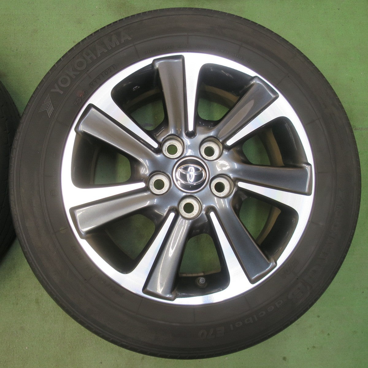 キレイ★トヨタ 80系 ノア ヴォクシー 純正 205/60R16 ヨコハマ dB デシベル E70 E70A 16インチ PCD114.3/5H★6031409イノ