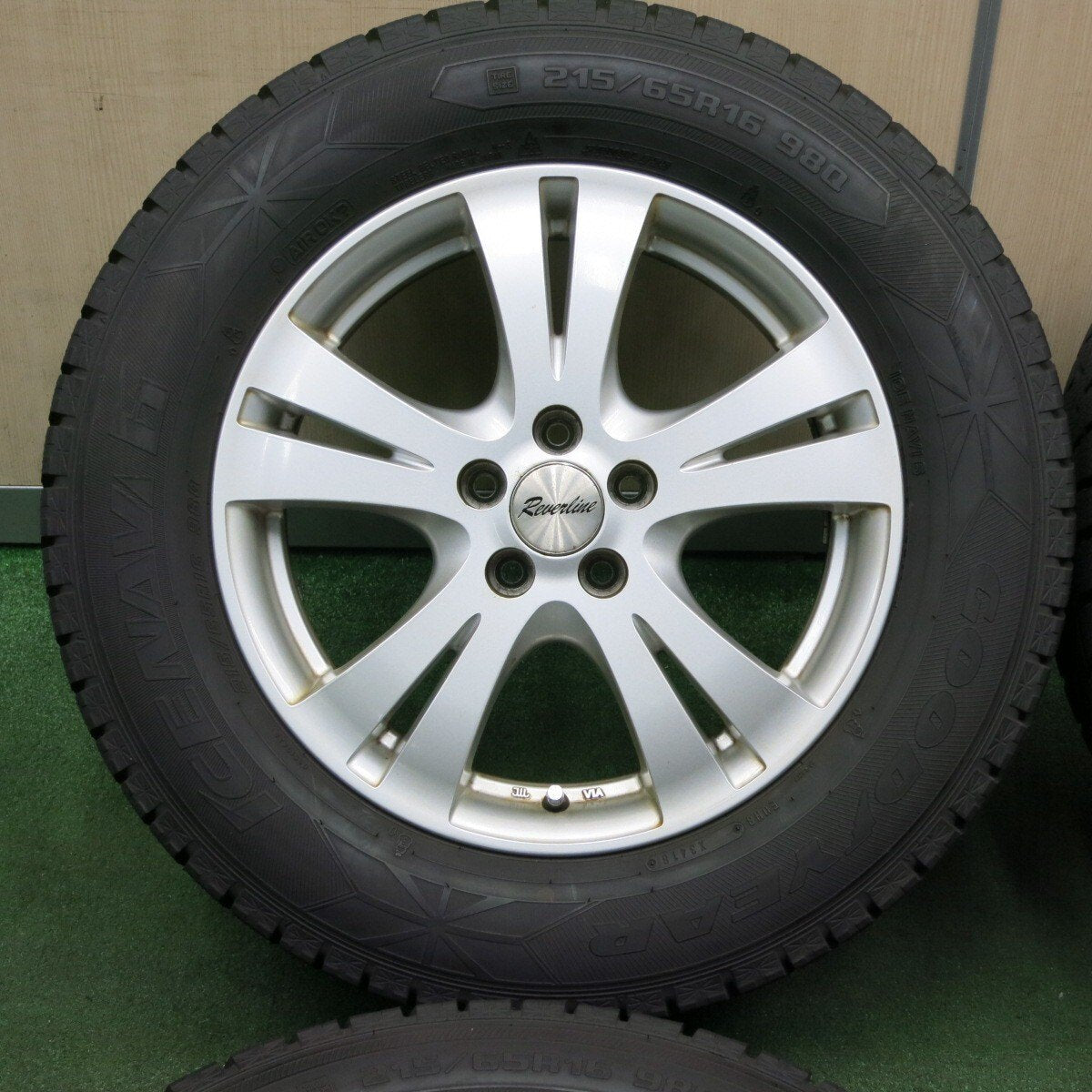 [送料無料] バリ溝！9.5分★スタッドレス 215/65R16 グッドイヤー アイスナビ6 Reverline リバーライン 16インチ PCD100/5H★4041014TNス