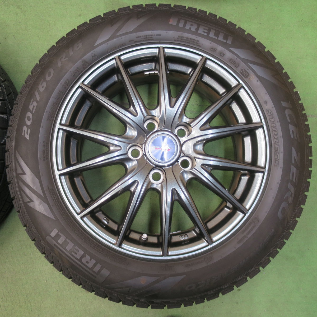バリ溝！24年！キレイ！ほぼ10分★スタッドレス 205/60R16 ピレリ アイスゼロ アシンメトリコ VELVA SPORTZ ヴェルヴァ 16インチ PCD114.3/5H★5122901イス