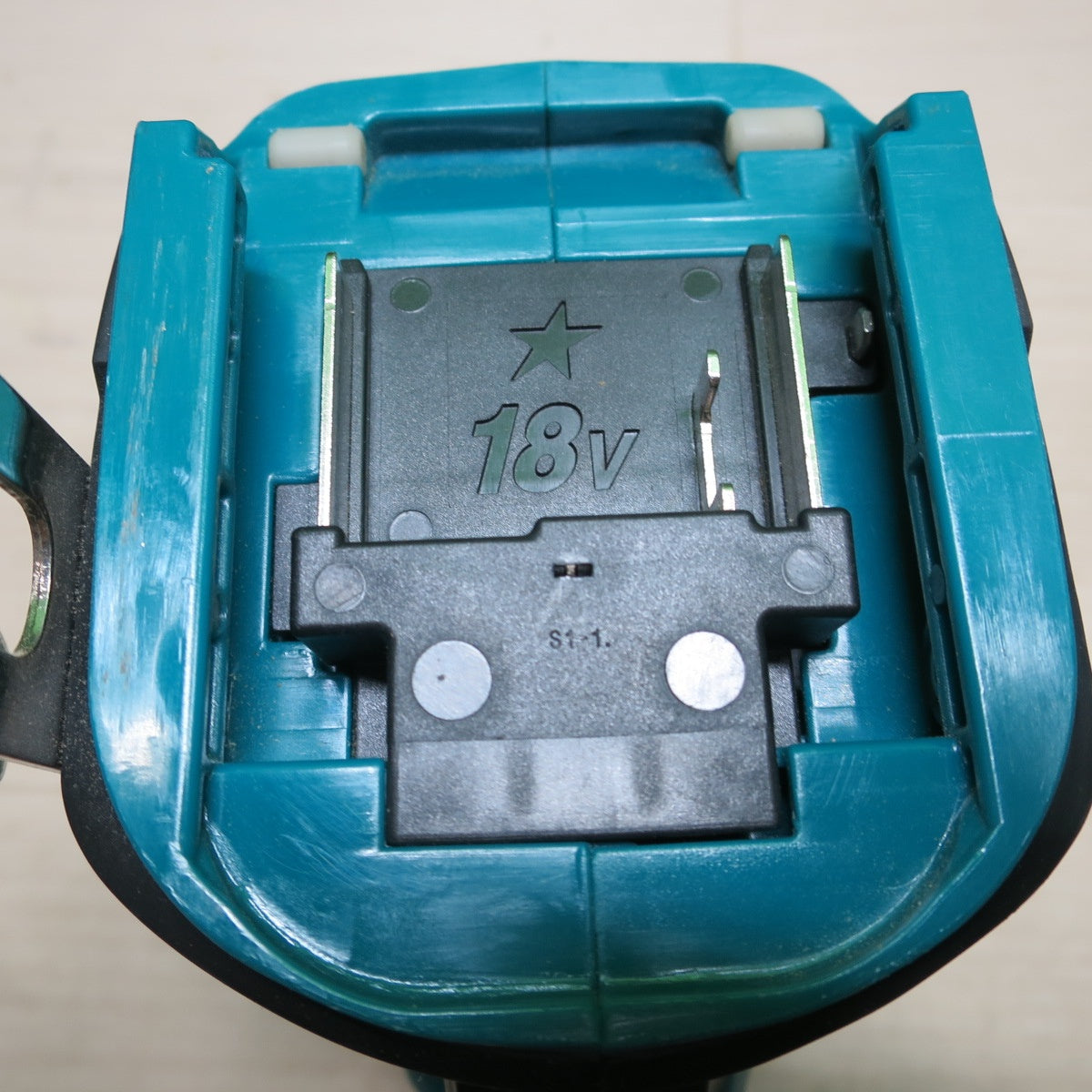 [送料無料] キレイ☆マキタ 35mm 充電式 ピンタッカ PT353DZK タッカー 電動 工具 18V コードレス 釘打ち機 釘打機 Makita☆