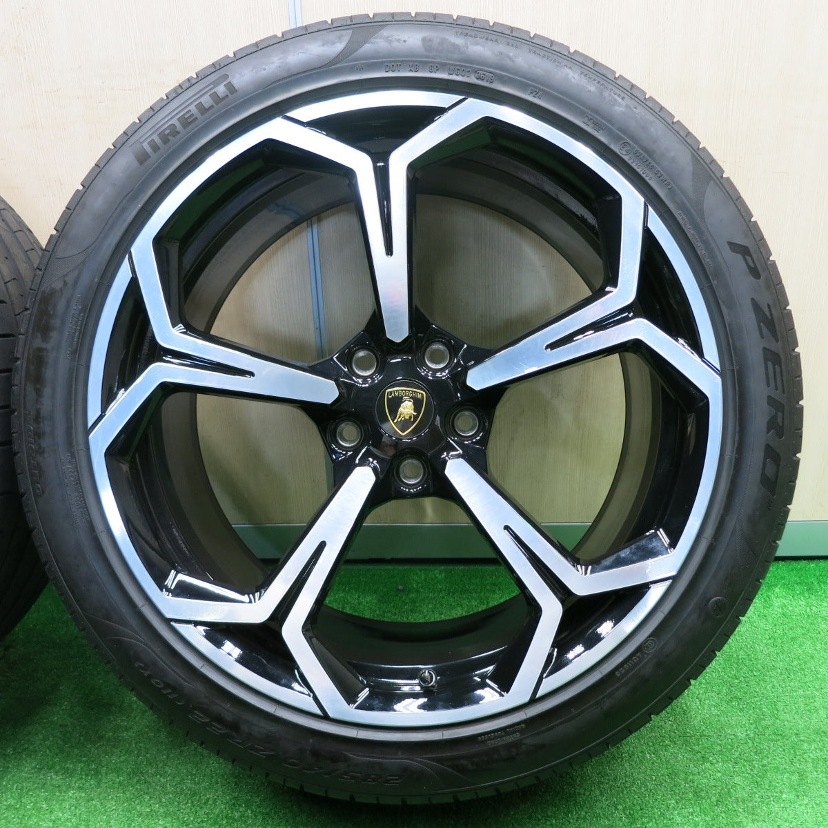 [送料無料] バリ溝！キレイ！8.5分★ランボルギーニ ウルス 純正 OP 285/40R22 325/35R22 ピレリ PZERO 22インチ PCD130/5H★4091902NJノ