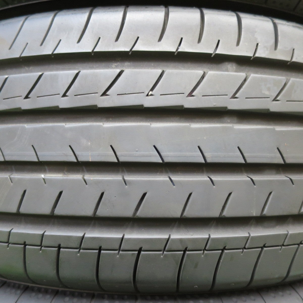 [送料無料] バリ溝！21年！9分★205/60R16 ヨコハマ BluEarth-GT AE51 タイヤ 16インチ ノア ヴォクシー レガシィ 等★4092412イノタ