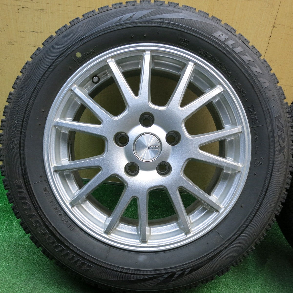 バリ溝！キレイ！8.5分★スタッドレス 205/60R16 ブリヂストン ブリザック VRX VTO 社外 アルミ 16インチ PCD114.3/5H★6012202HAス