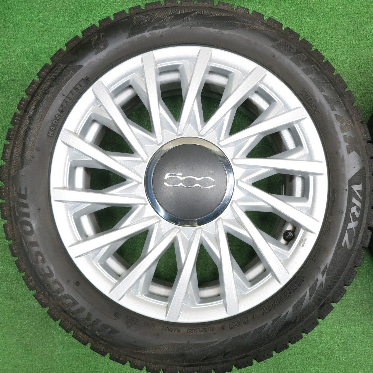 [送料無料] バリ溝！キレイ！9分★FIAT フィアット 500 純正 185/55R15 スタッドレス ブリヂストン ブリザック VRX2 15インチ PCD100/4H★4103102HAス