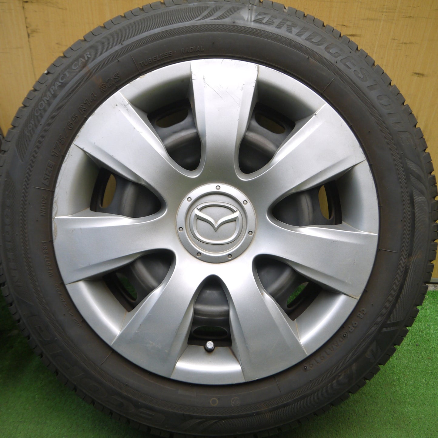 *送料無料* バリ溝！9.5分★マツダ デミオ 純正 スチール 175/65R14 ブリヂストン エコピア NH100C 14インチ PCD100/4H★4040519Hノ