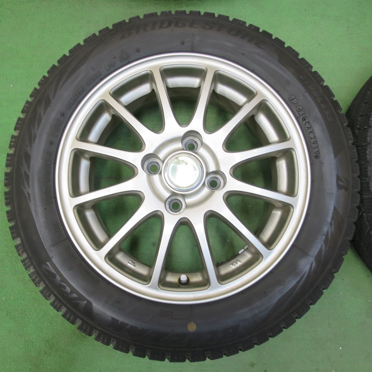 バリ溝！キレイ！8.5分★スタッドレス 165/65R14 ブリヂストン ブリザック VRX2 ECO FORME エコフォルム 14インチ PCD100/4H★5040708イス