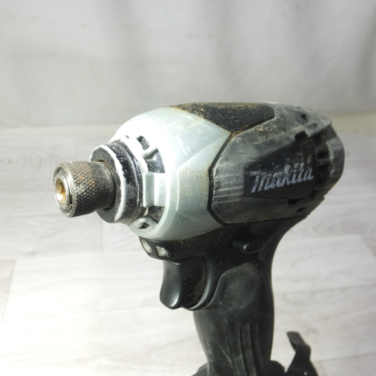 [送料無料] ◆makita マキタ 充電式インパクトドライバ TD134DX2 14.4V バッテリー付き 電動工具◆