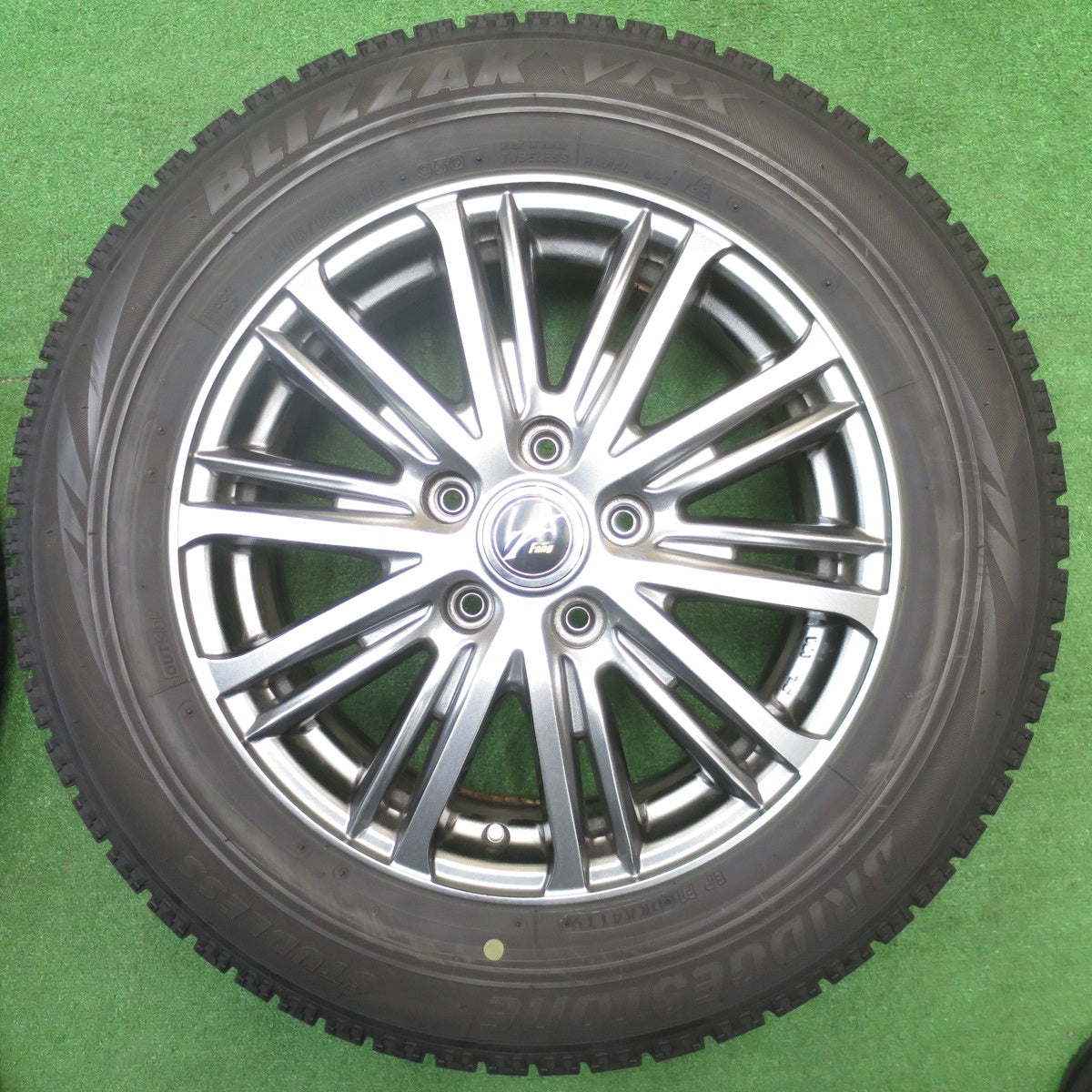 バリ溝！9分★スタッドレス 215/60R16 ブリヂストン ブリザック VRX Fang ファング 16インチ PCD114.3/5H★5111312NJス