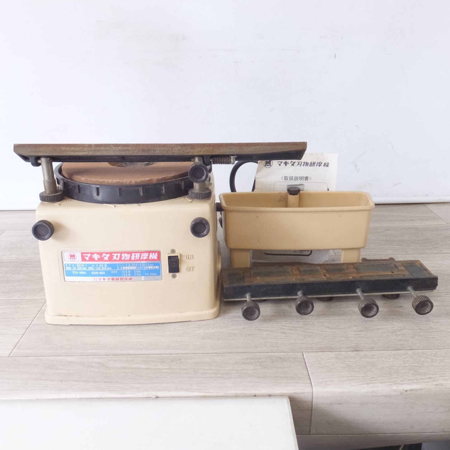 [送料無料] ★マキタ makita 刃物研磨機 9820-1　といし寸法 200×25×75mm　100V 50/60Hz★