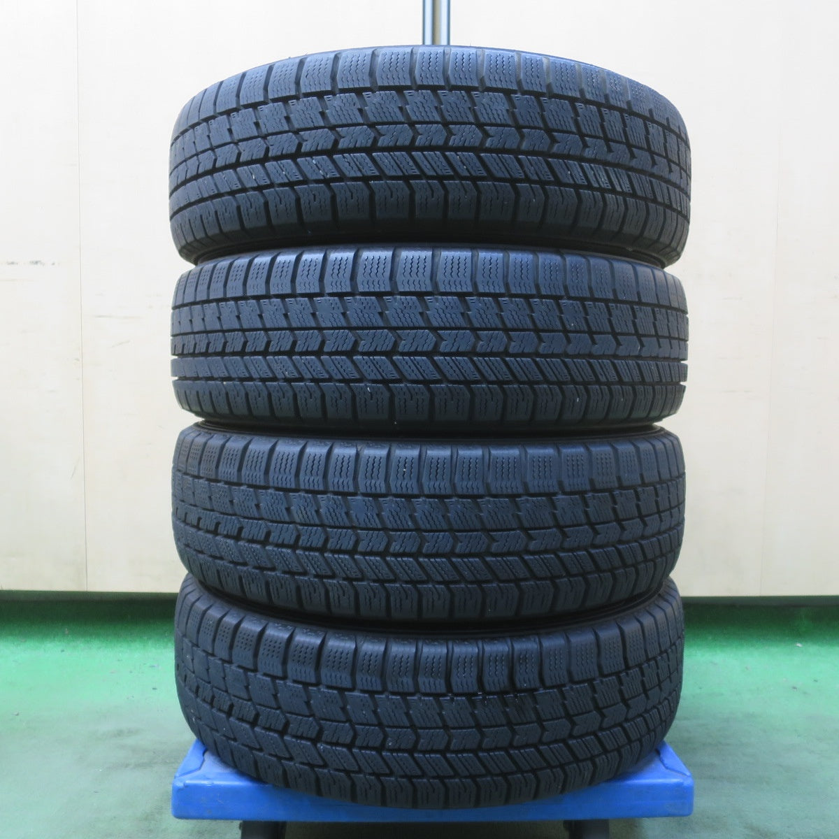 バリ溝！24年！8.5分◎スタッドレス 155/65R14 グッドイヤー アイスナビ8 AXEL アクセル 14インチ PCD100/4H◎6100902イス