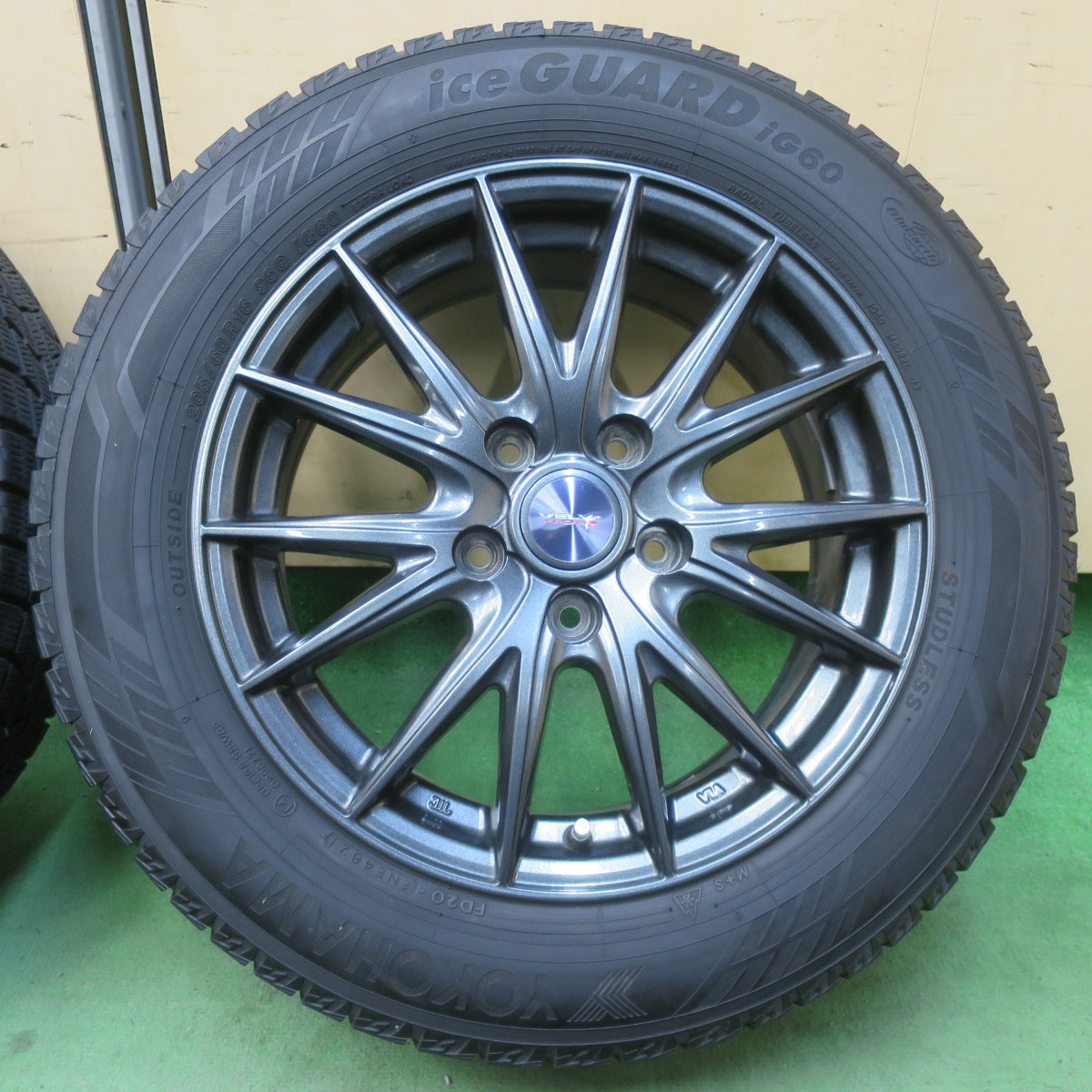 バリ溝！9分★スタッドレス 205/60R16 ヨコハマ アイスガード iG60 VELVA SPORTZ ヴェルヴァ 16インチ PCD114.3/5H★6020604イス