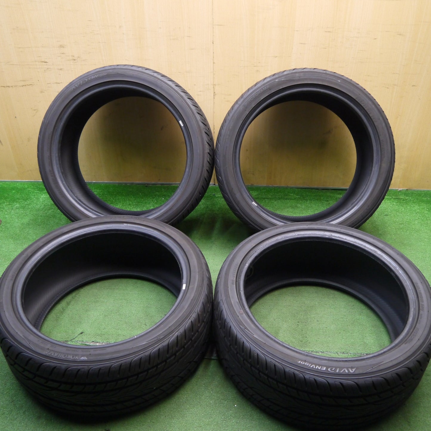 バリ溝！24年！9.5分★245/40R19 ヨコハマ AVID ENVigor タイヤ エンビガー 19インチ アルファード ヴェルファイア 等★5062305Hノタ