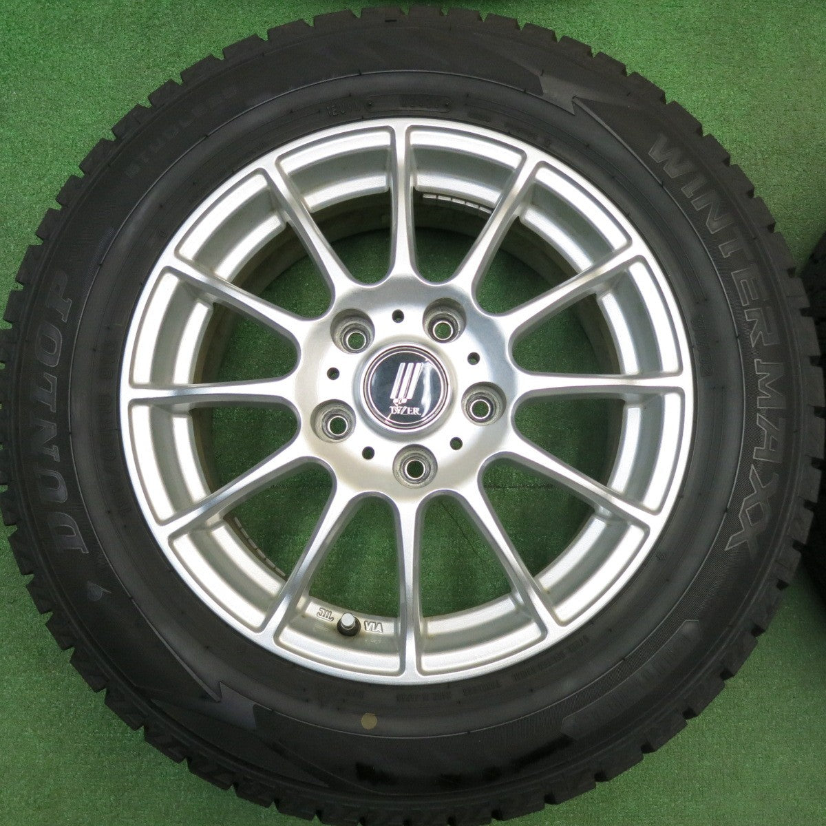バリ溝！23年！9.5分★スタッドレス 195/65R15 ダンロップ ウインターマックス WM02 LYZER ライザー 15インチ PCD114.3/5H★6012204HAス