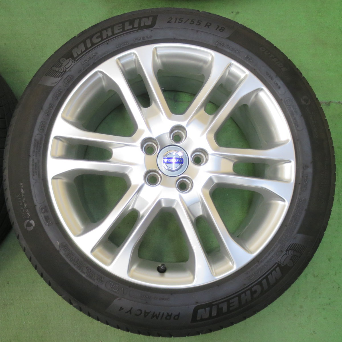 キレイ！21年★ボルボ XC60 純正 215/55R18 ミシュラン プライマシー4 18インチ VOLVO PCD108/5H★5101611イノ