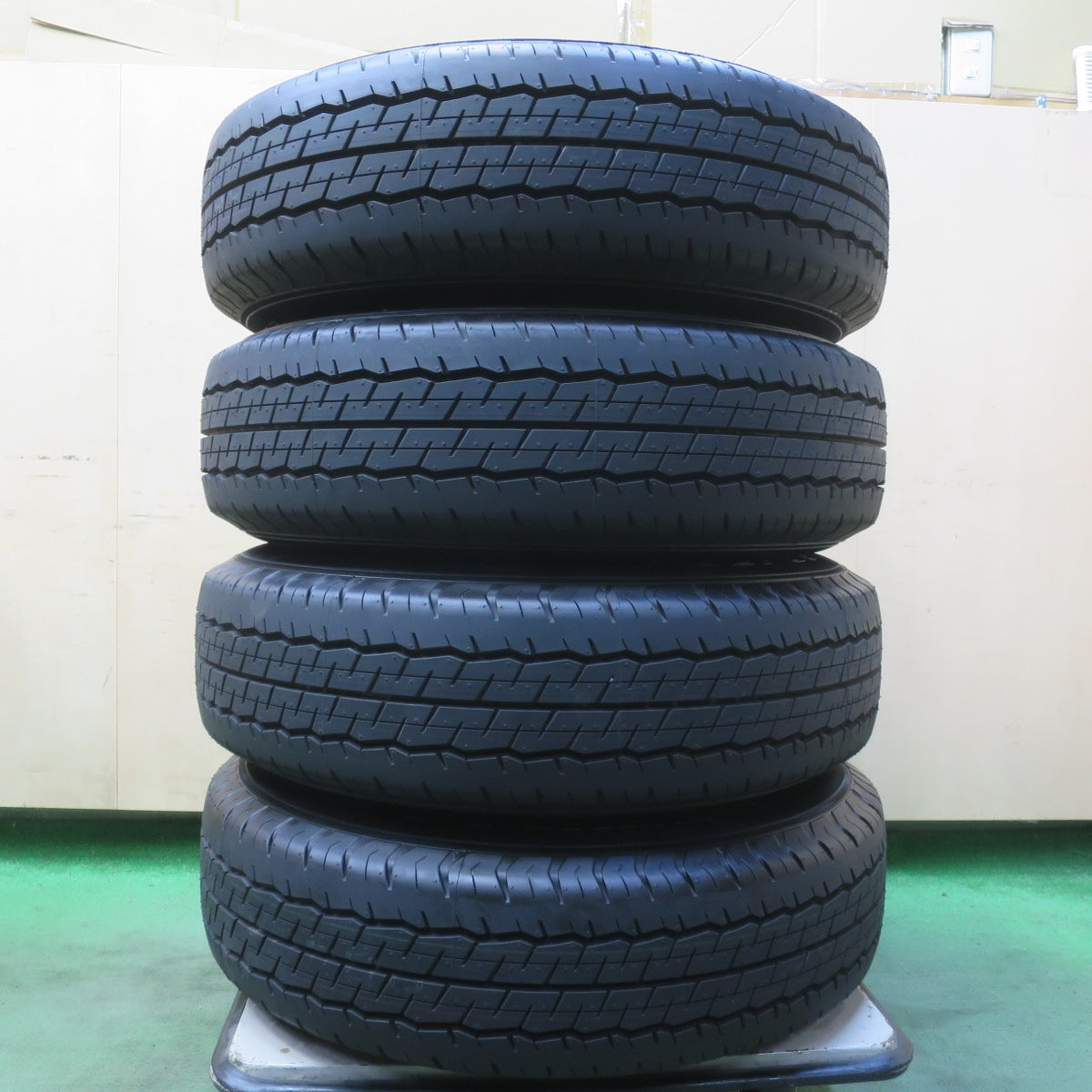 新車外し！26年◎トヨタ 200系 ハイエース 純正 スチール 195/80R15 107/105S ダンロップ SP175N 15インチ PCD139.7/6H◎6081001イノ