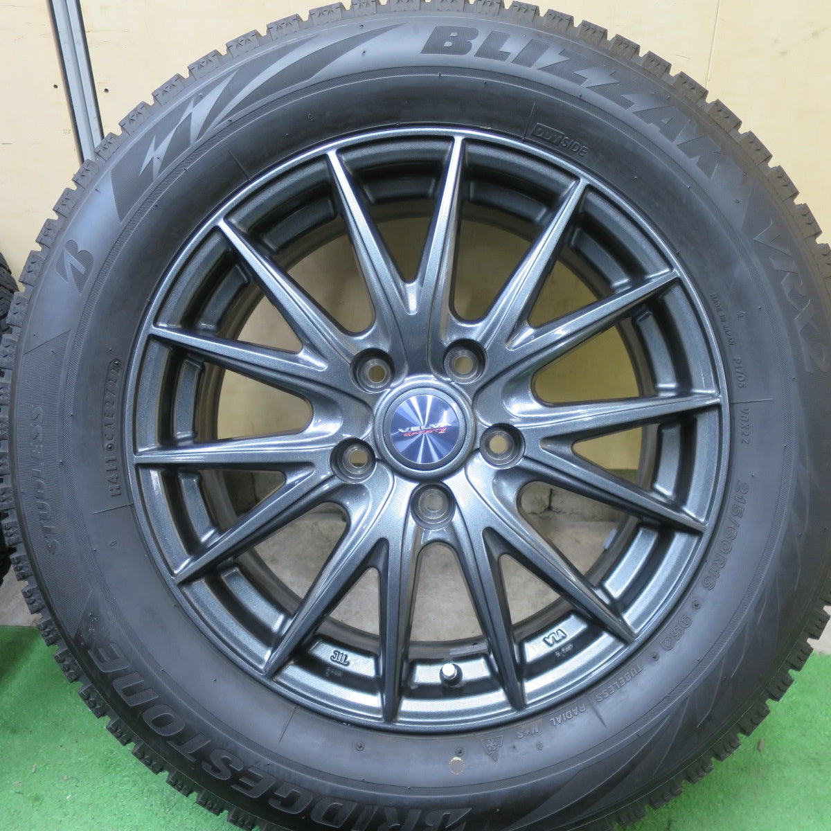バリ溝！22年！キレイ！9.5分★スタッドレス 215/60R16 ブリヂストン ブリザック VRX2 VELVA SPORTZ ヴェルヴァ 16インチ PCD114.3/5H★5051802TTス