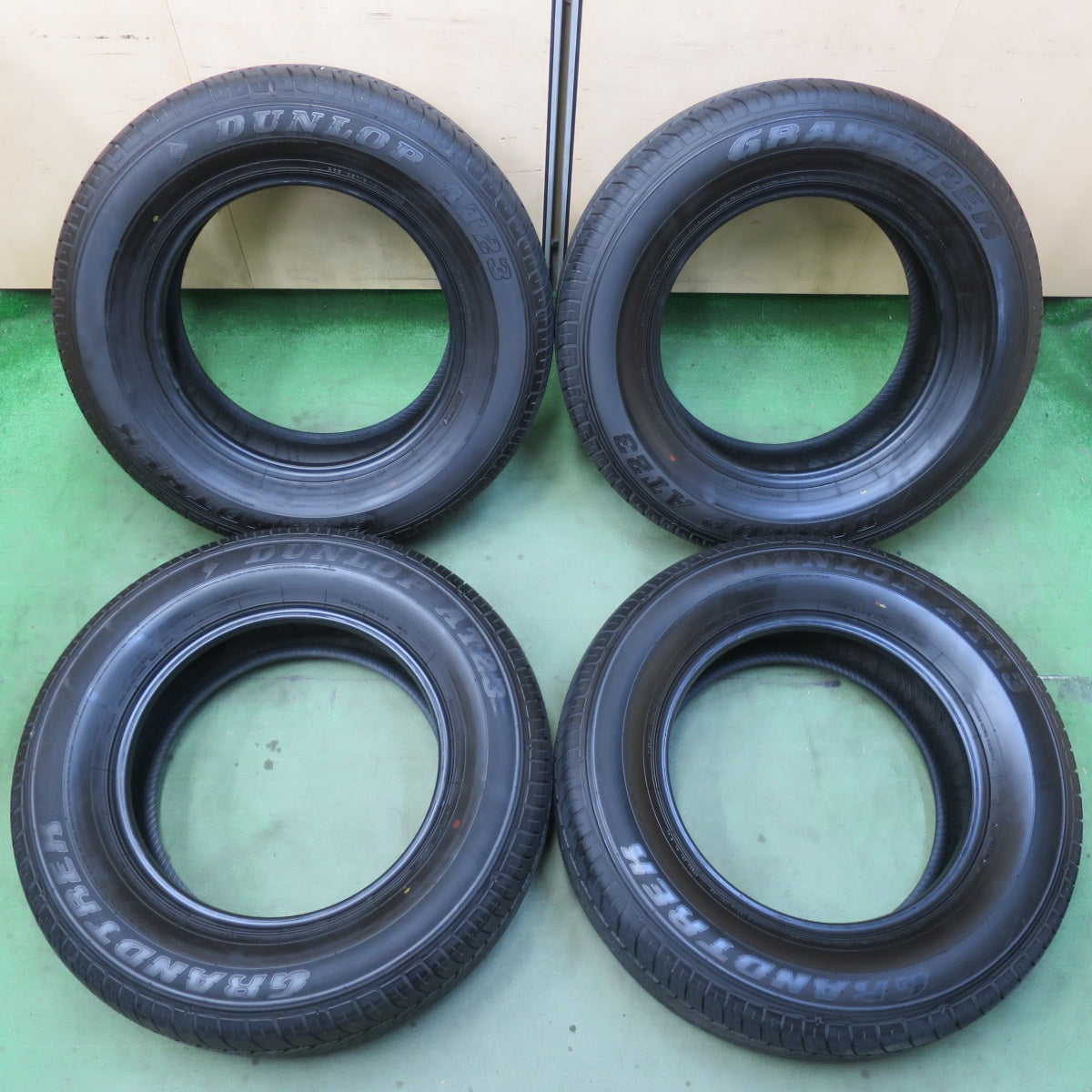 新車外し！24年★265/65R18 ダンロップ AT23 グラントレック タイヤ 18インチ ランクル 250 300 等★6050607イノタ