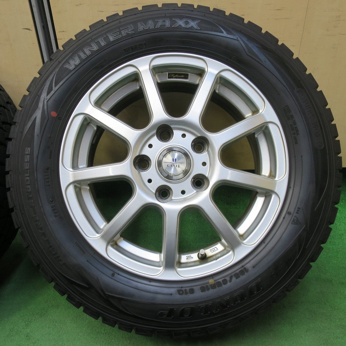 バリ溝！9.5分★スタッドレス 195/65R15 ダンロップ ウインターマックス WM01 GAVIL ガビアル 15インチ PCD114.3/5H★5032210イス