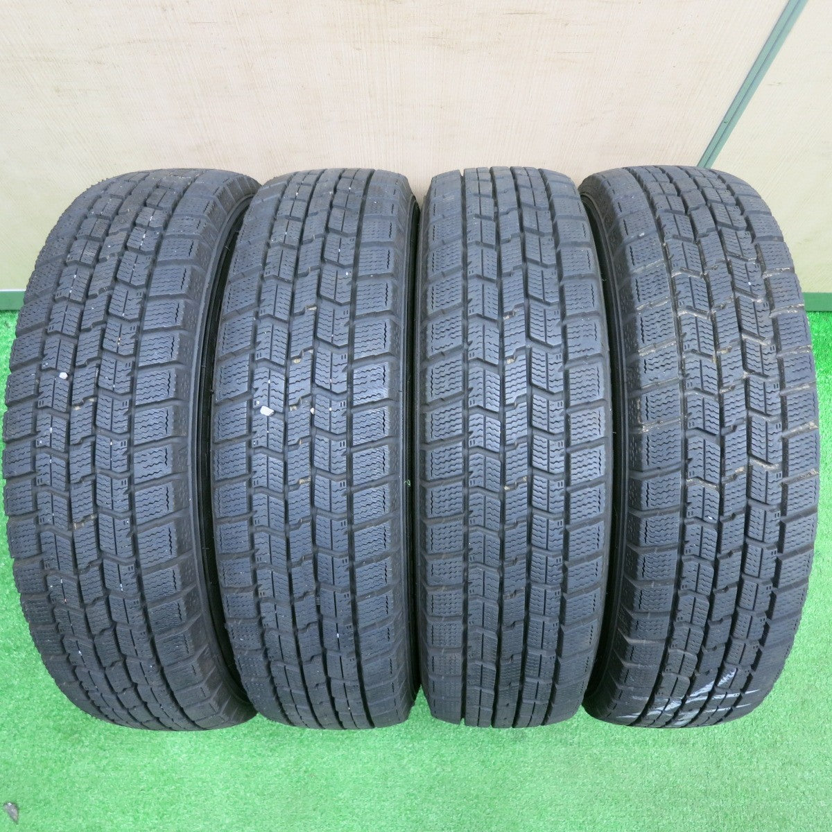 [送料無料] バリ溝！23年！キレイ！ほぼ10分★スタッドレス 155/65R14 グッドイヤー アイスナビ7 EMBELY 14インチ PCD100/4H★4120808TNス