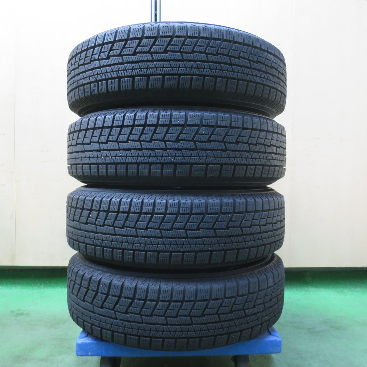 バリ溝！キレイ！9.5分以上★スタッドレス 165/70R14 ヨコハマ アイスガード iG60 Fang ファング 14インチ PCD100/4H★6011604イス