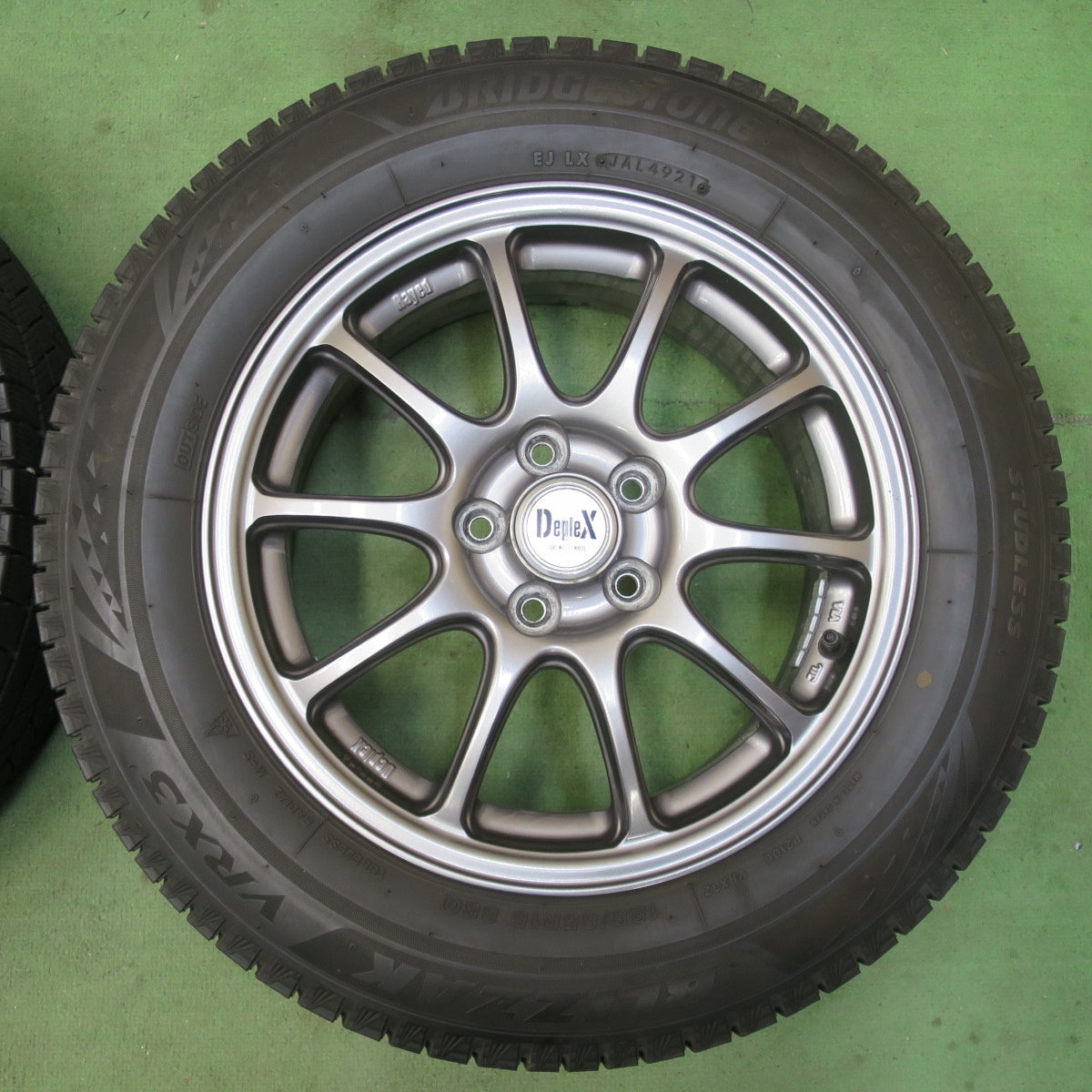 バリ溝！キレイ！9分★プリウス 等 185/65R15 スタッドレス ブリヂストン ブリザック VRX3 DepleX デプレックス 15インチ PCD100/5H★6022306イス