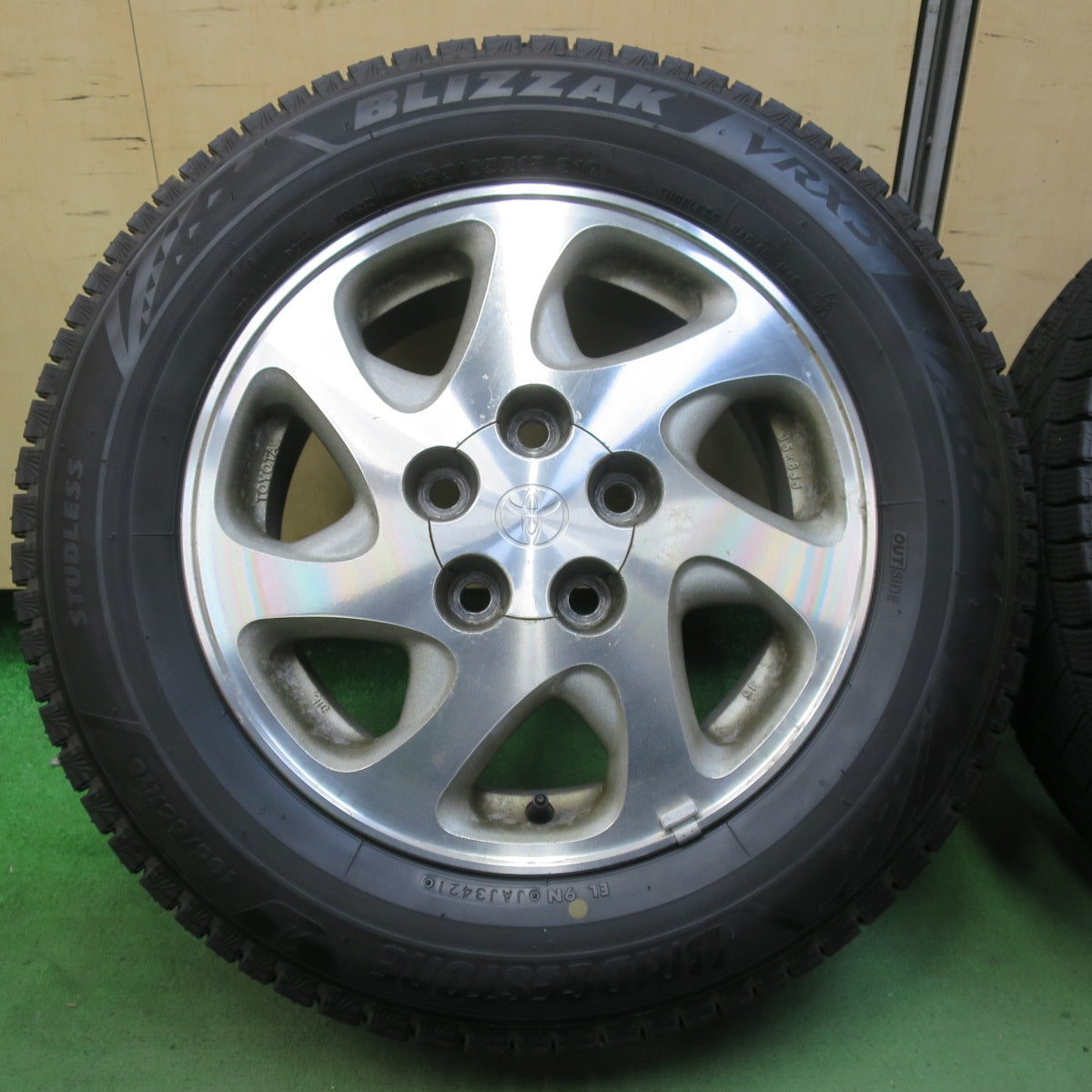 バリ溝！21年！9.5分★トヨタ カムリ グラシア 純正 195/65R15 スタッドレス ブリヂストン ブリザック VRX3 15インチ PCD114.3/5H★5103108イス