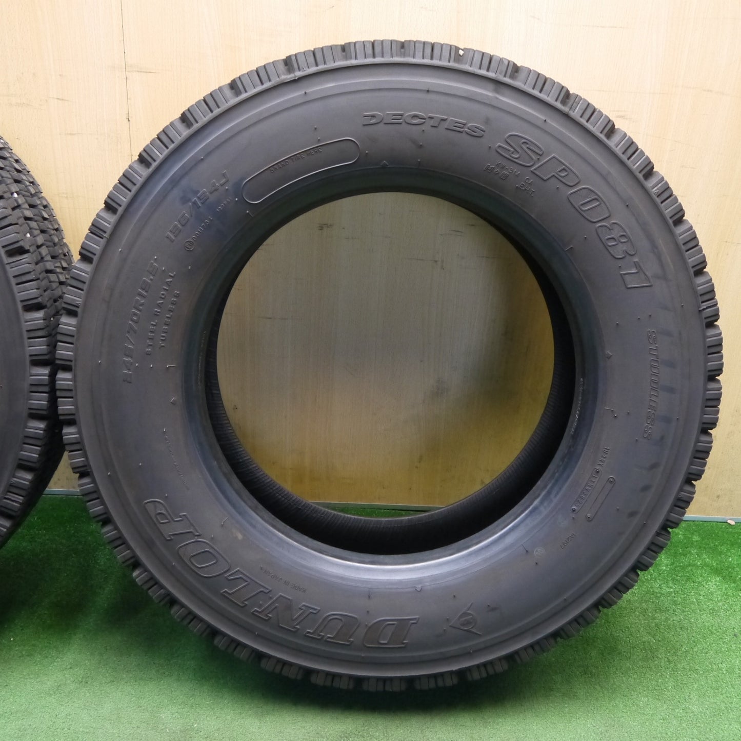 バリ溝！25年！9.5分！2本★トラック タイヤ 245/70R19.5 136/134J スタッドレス ダンロップ デクテス SP001 DECTES 19.5インチ★6051607KKスタ