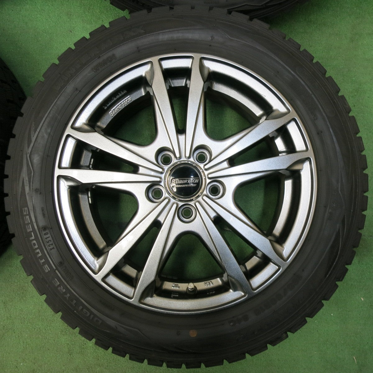 [送料無料] バリ溝！キレイ！9.5分★シエンタ等 185/60R15 スタッドレス ダンロップ ウインターマックス WM01 BAHNS TECH BLEST 15インチ PCD100/5H★4112710SYス