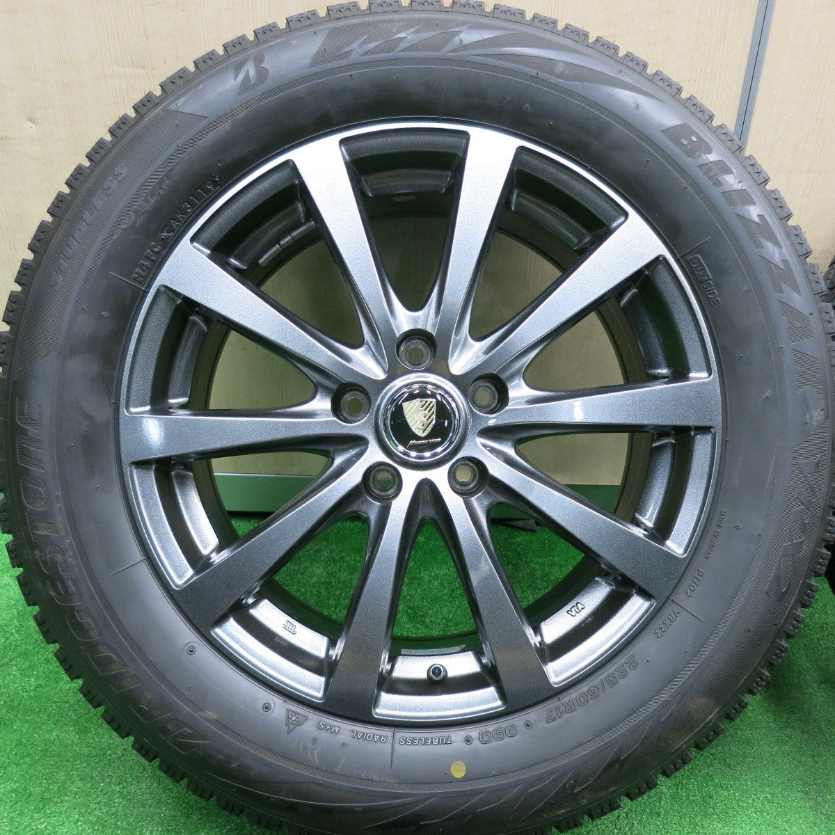 [送料無料] タイヤほぼ未使用！キレイ★スタッドレス 225/60R17 ブリヂストン ブリザック VRX2 MANARAY SPORT マナレイ 17インチ PCD114.3/5H★4112302TNス