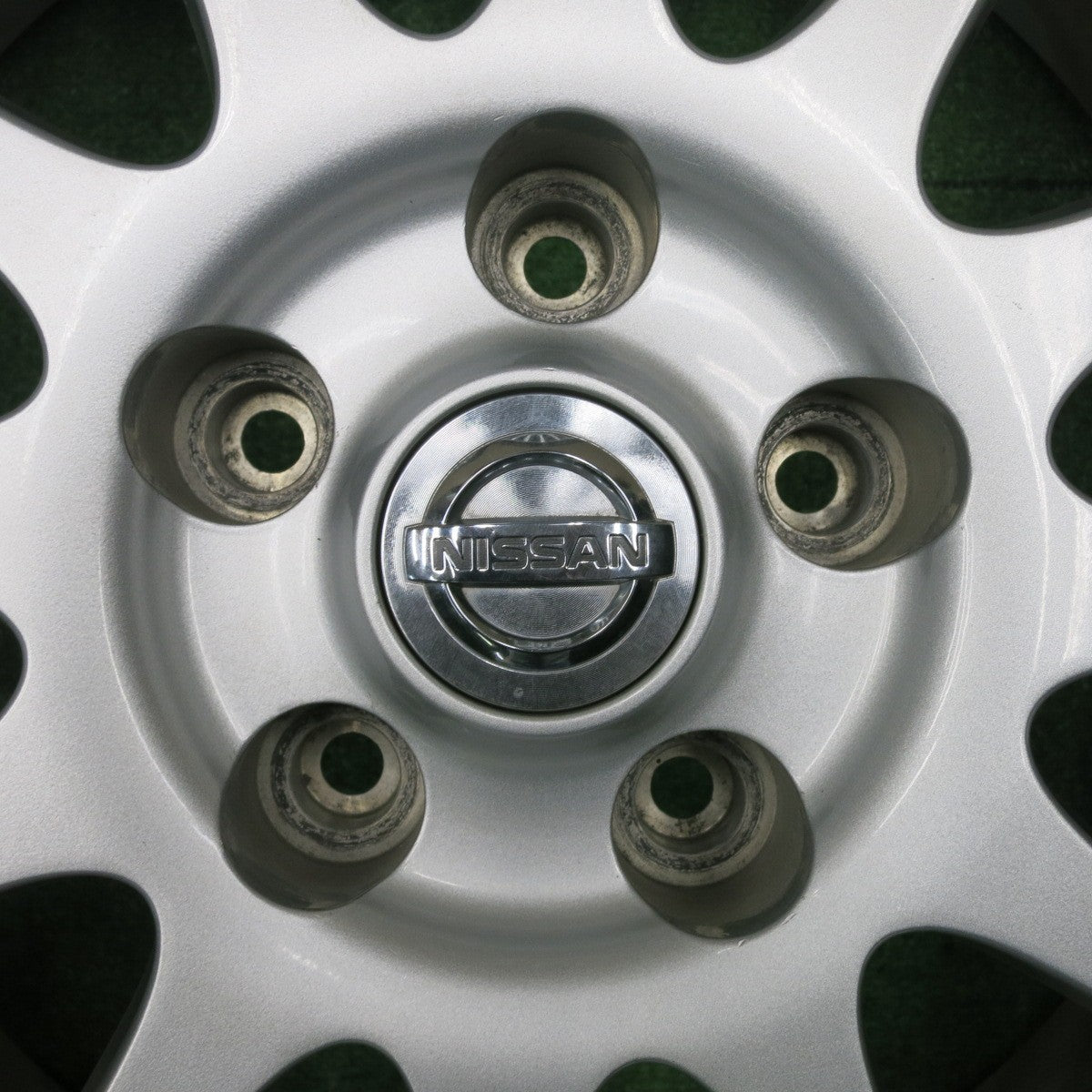 [送料無料] バリ溝！キレイ！9分★日産 V37 スカイライン 純正 225/55R17 スタッドレス グッドイヤー アイスナビ7 17インチ PCD114.3/5H★4111802NJス