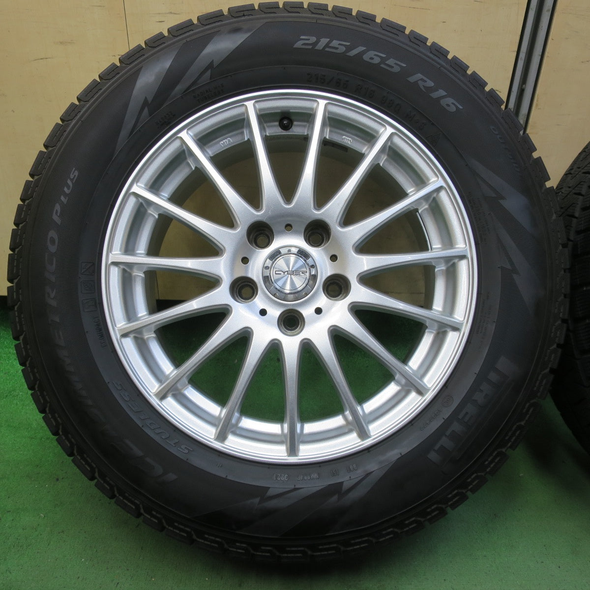 バリ溝！21年！キレイ！9分★スタッドレス 215/65R16 ピレリ アイスアシンメトリコ プラス CYBER サイバー 16インチ PCD114.3/5H★5090101イス