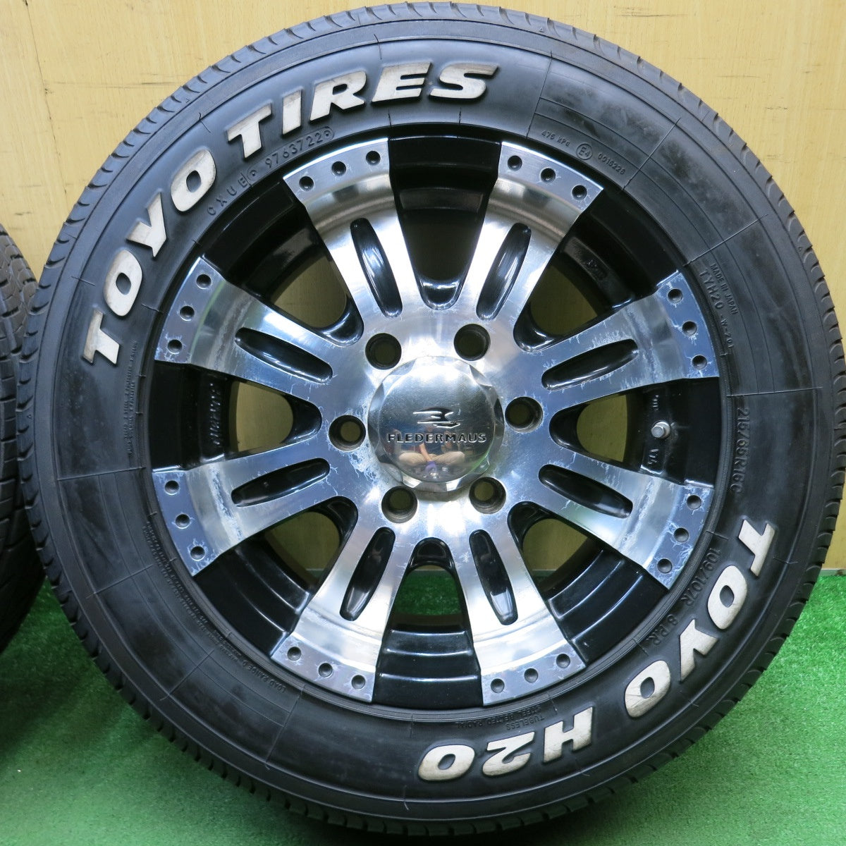 バリ溝！23年！9.5分◎FLEDERMAUS CUERVO8 215/65R16 トーヨー H20 H30 ホワイトレター フレーダーマウス クエルボ8 16インチ PCD139.7/6H◎6072503HAノ