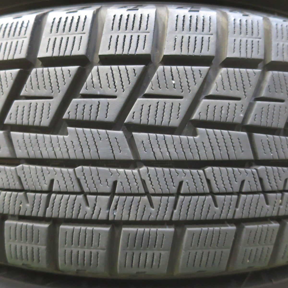 バリ溝！23年！キレイ！9.5分★シエンタ 等 185/65R15 スタッドレス ヨコハマ アイスガード iG60 TEAD テッド 15インチ PCD100/5H★6031203イス