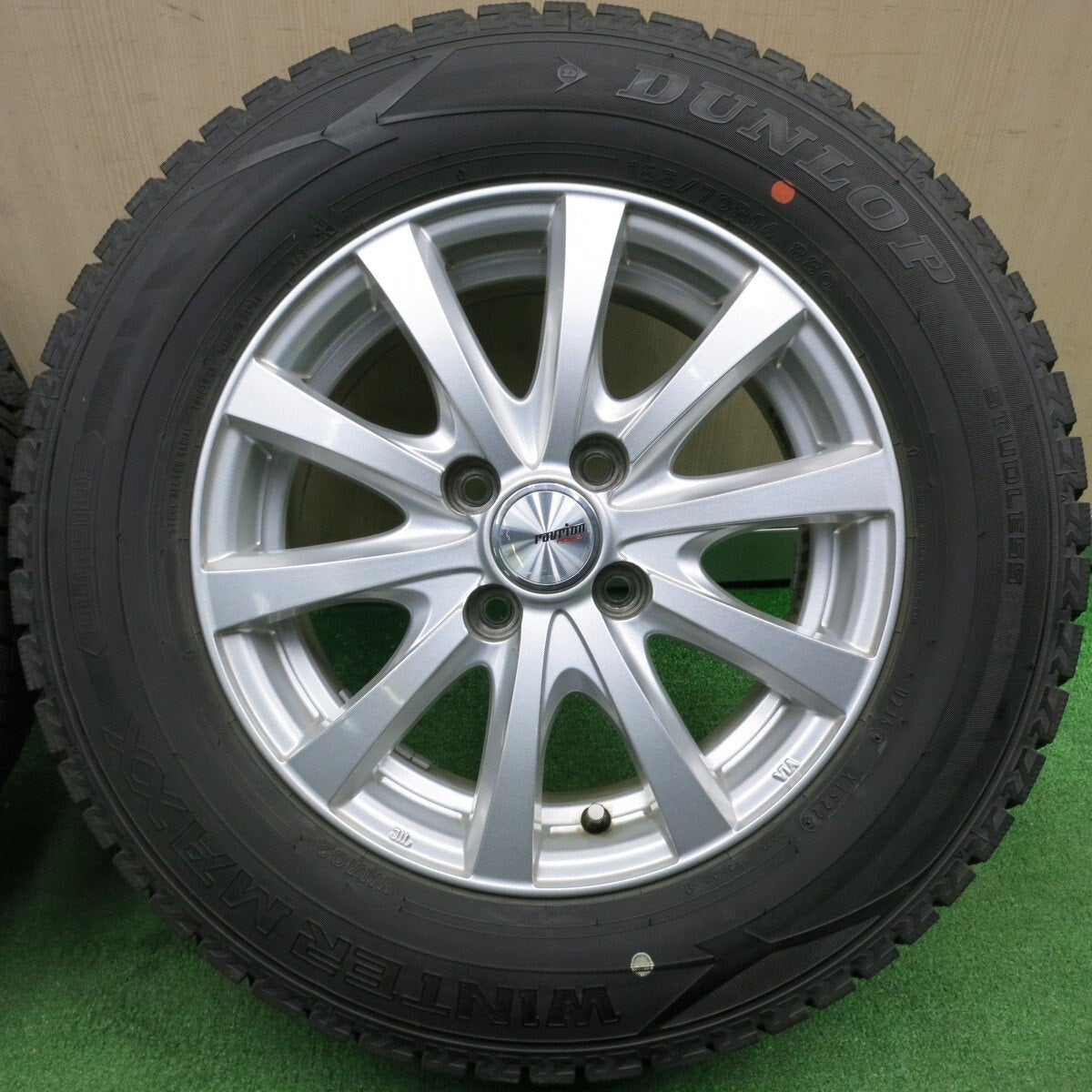 バリ溝！22年！キレイ！9.5分以上★スタッドレス 185/70R14 ダンロップ ウインターマックス WM02 ravrion RS01 ラブリオン 14インチ PCD100/4H★5012005TNス