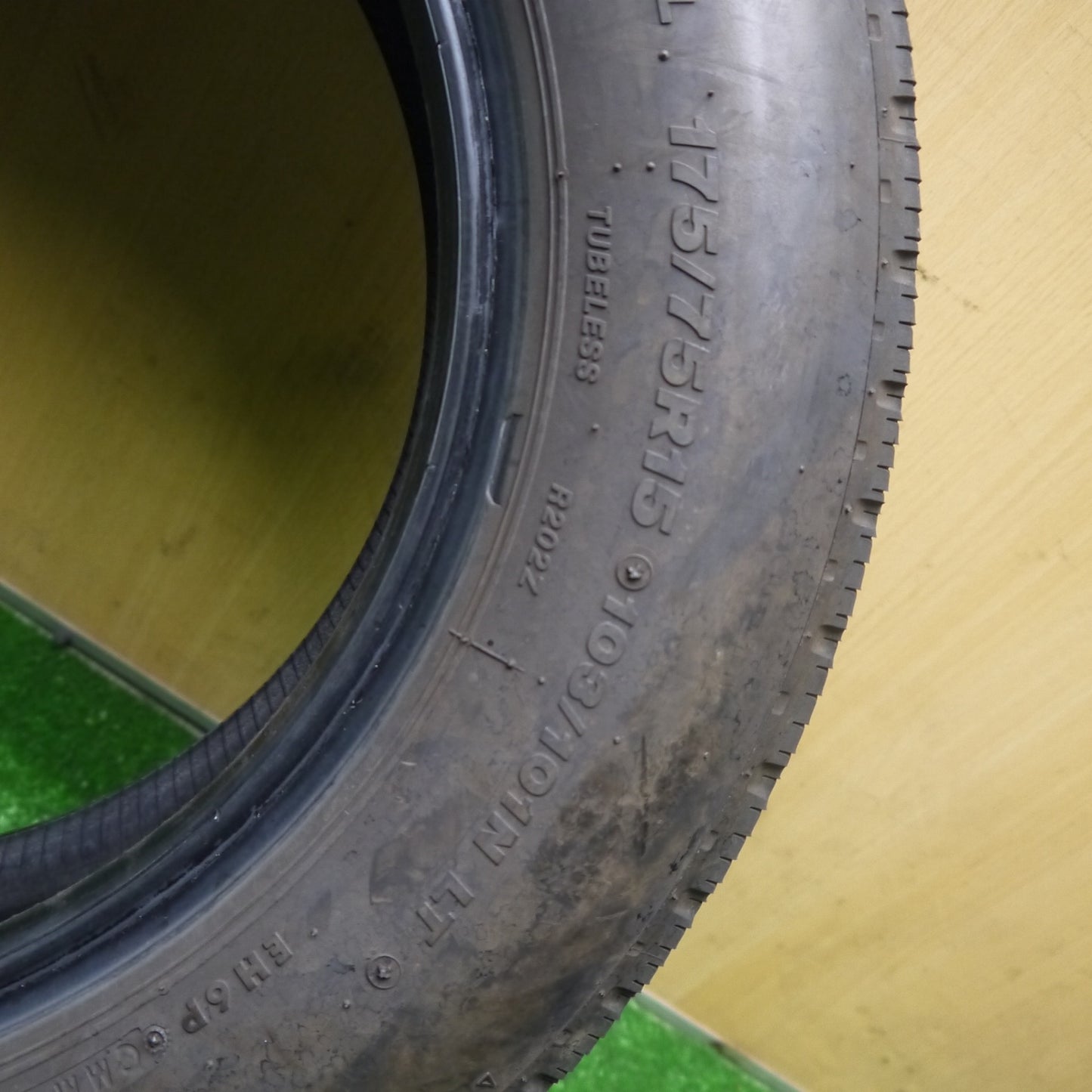 バリ溝！25年！8.5分！2本★ライト トラック タイヤ 175/75R15 103/101N ブリヂストン R202 15インチ★6010504Hノタ