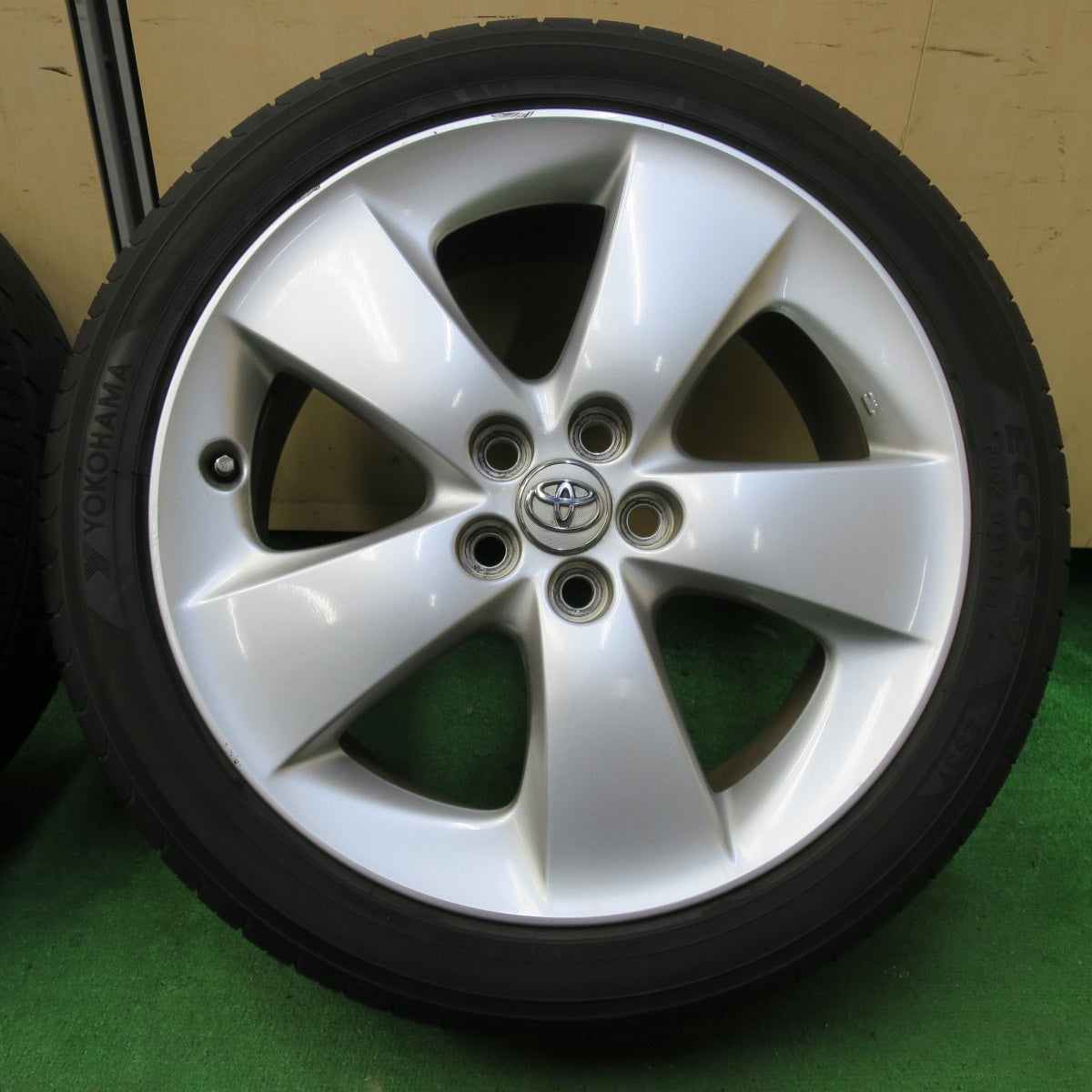 *送料無料* バリ溝！21年！8.5分★トヨタ 30系 プリウス Sツーリング 純正 215/45R17 ヨコハマ エコス ES31 17インチ PCD100/5H★4072705イノ